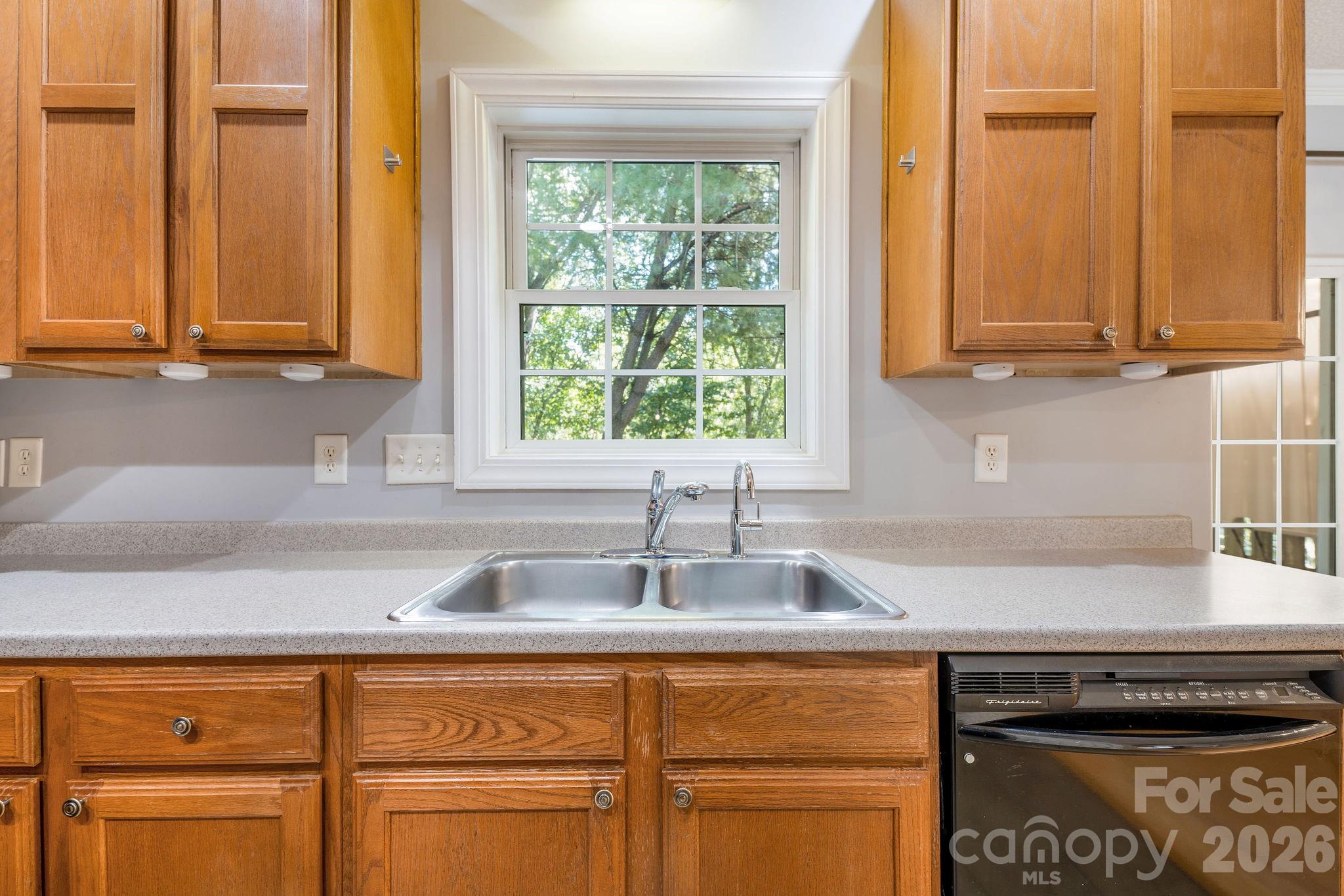 Townhouse at 896 West Pointe Drive, Asheville, photo 10 of 29