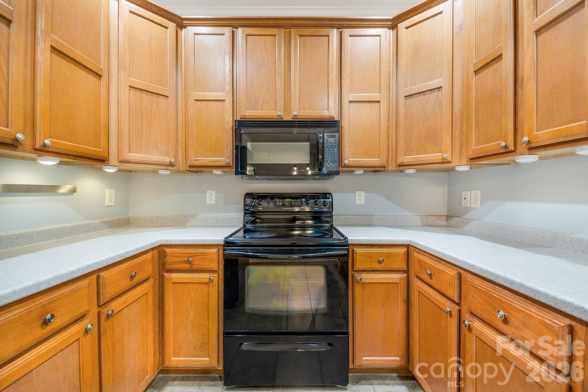 Townhouse at 896 West Pointe Drive, Asheville, photo 11 of 29