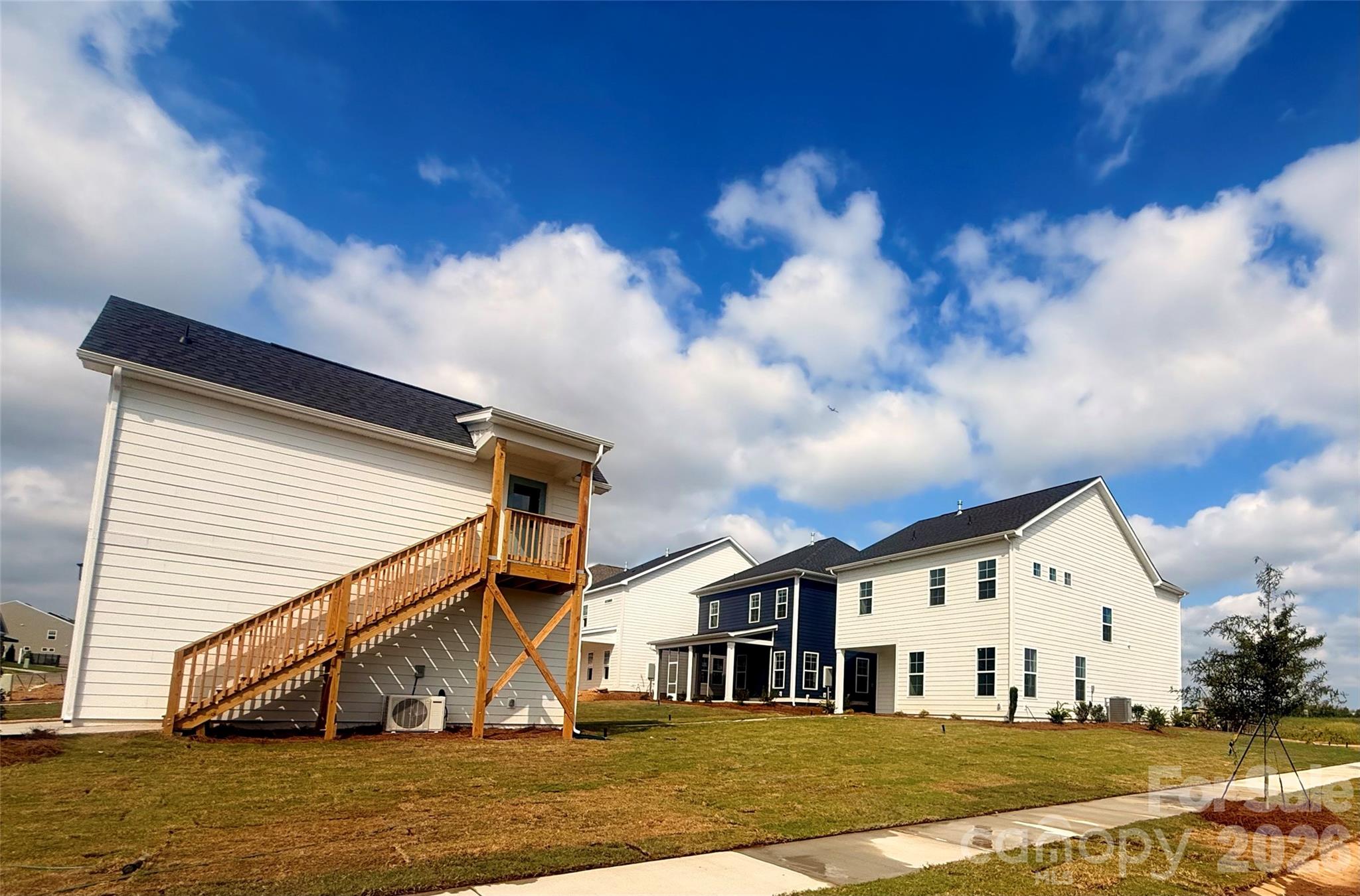 Single Family Residence at 6101 Daisy Dale Drive, Pineville, photo 3 of 30