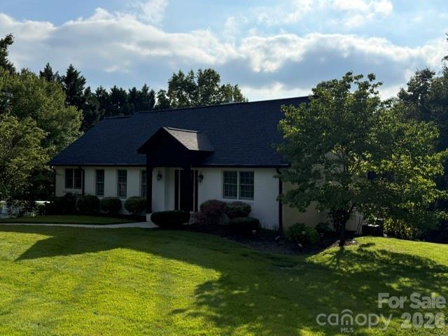 Single Family Residence at 1441 Shirebourn None, Hickory, photo 2 of 30