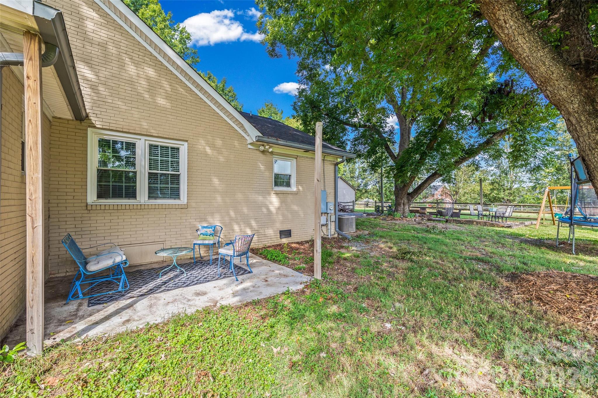 Side Porch - 5517 E Highway 218 Highway, Monroe