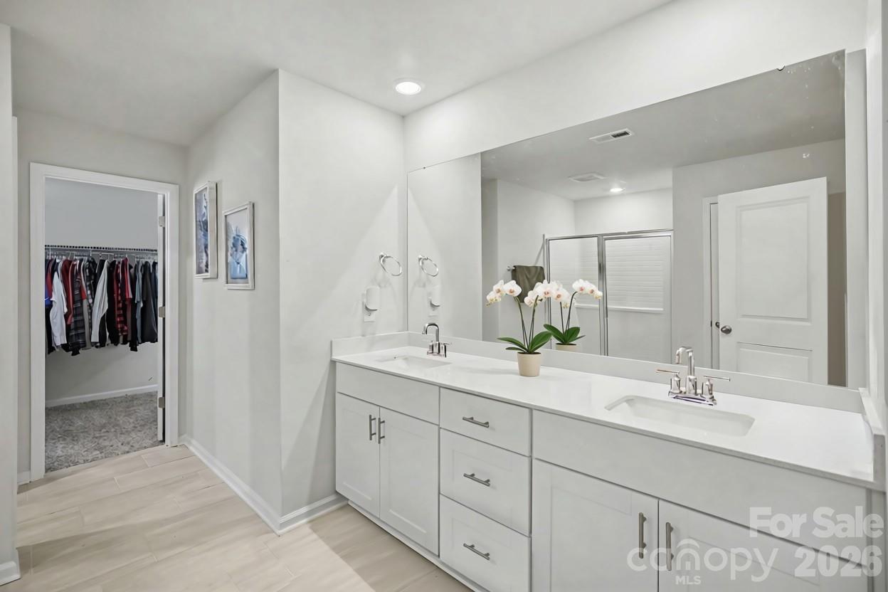 Double vanity primary bath. - 1623 Baymont Court, Stanley