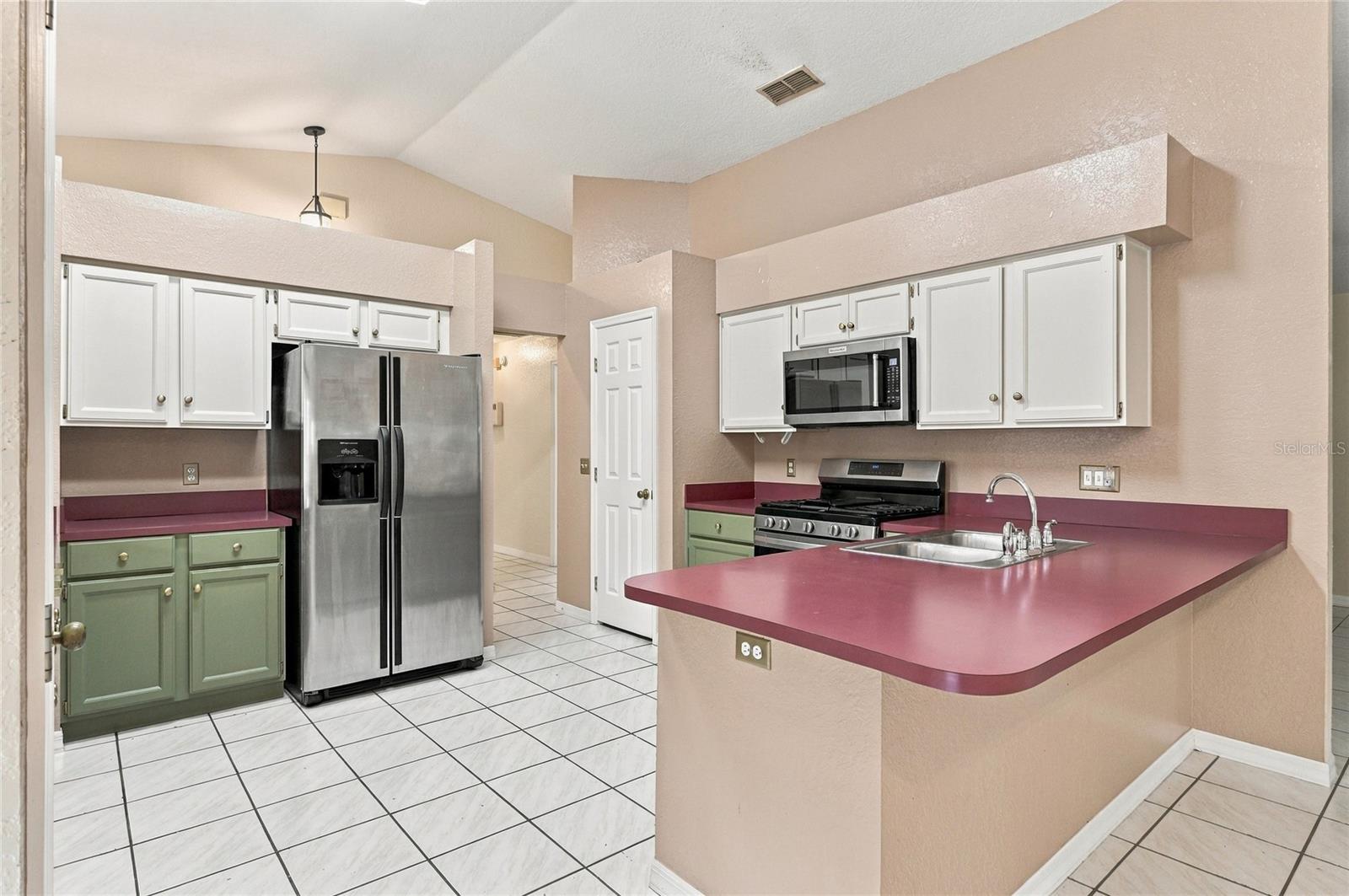 Breakfast Bar - 511 MARCIA LOOP, WINTER HAVEN
