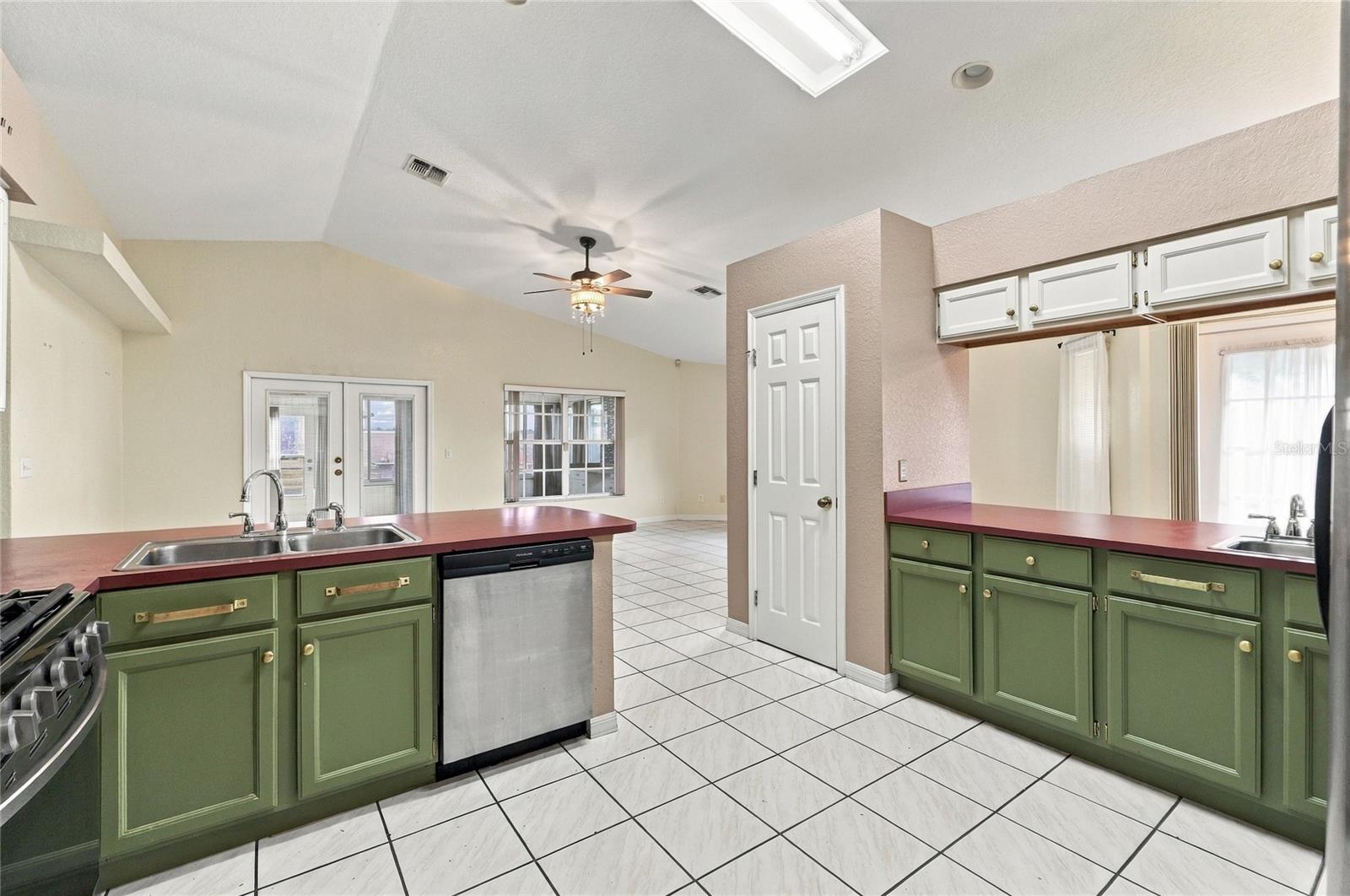 Single Family Residence at 511 MARCIA LOOP, WINTER HAVEN, photo 13 of 50