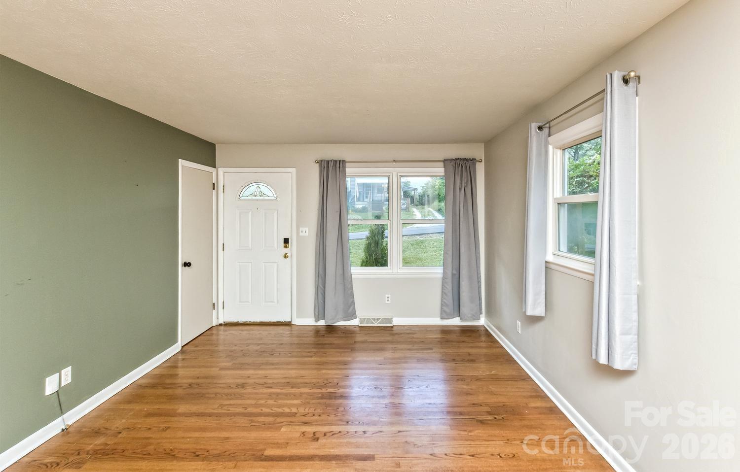 Single Family Residence at 31 Wilmington Road, Asheville, photo 7 of 47