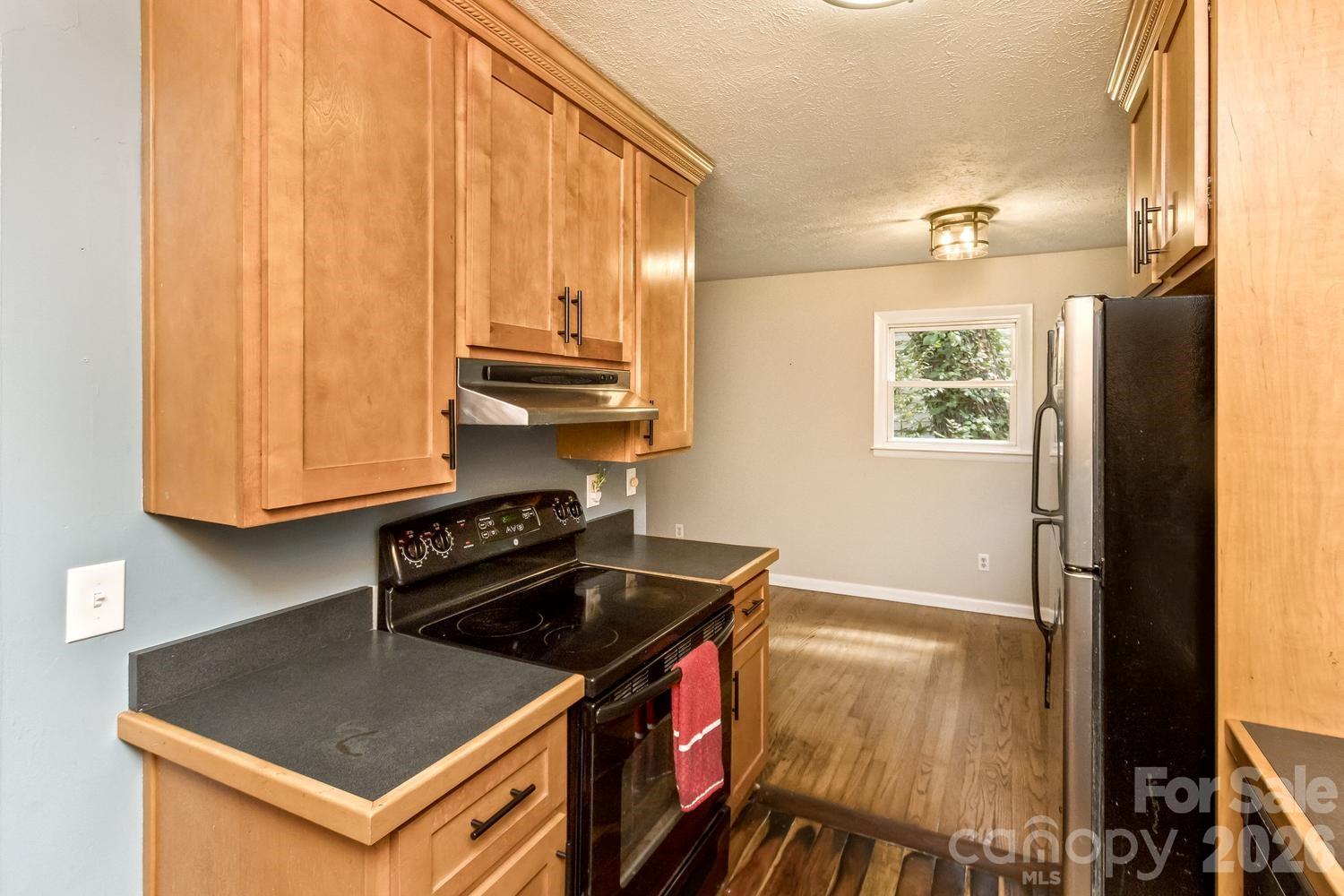 Single Family Residence at 31 Wilmington Road, Asheville, photo 12 of 47