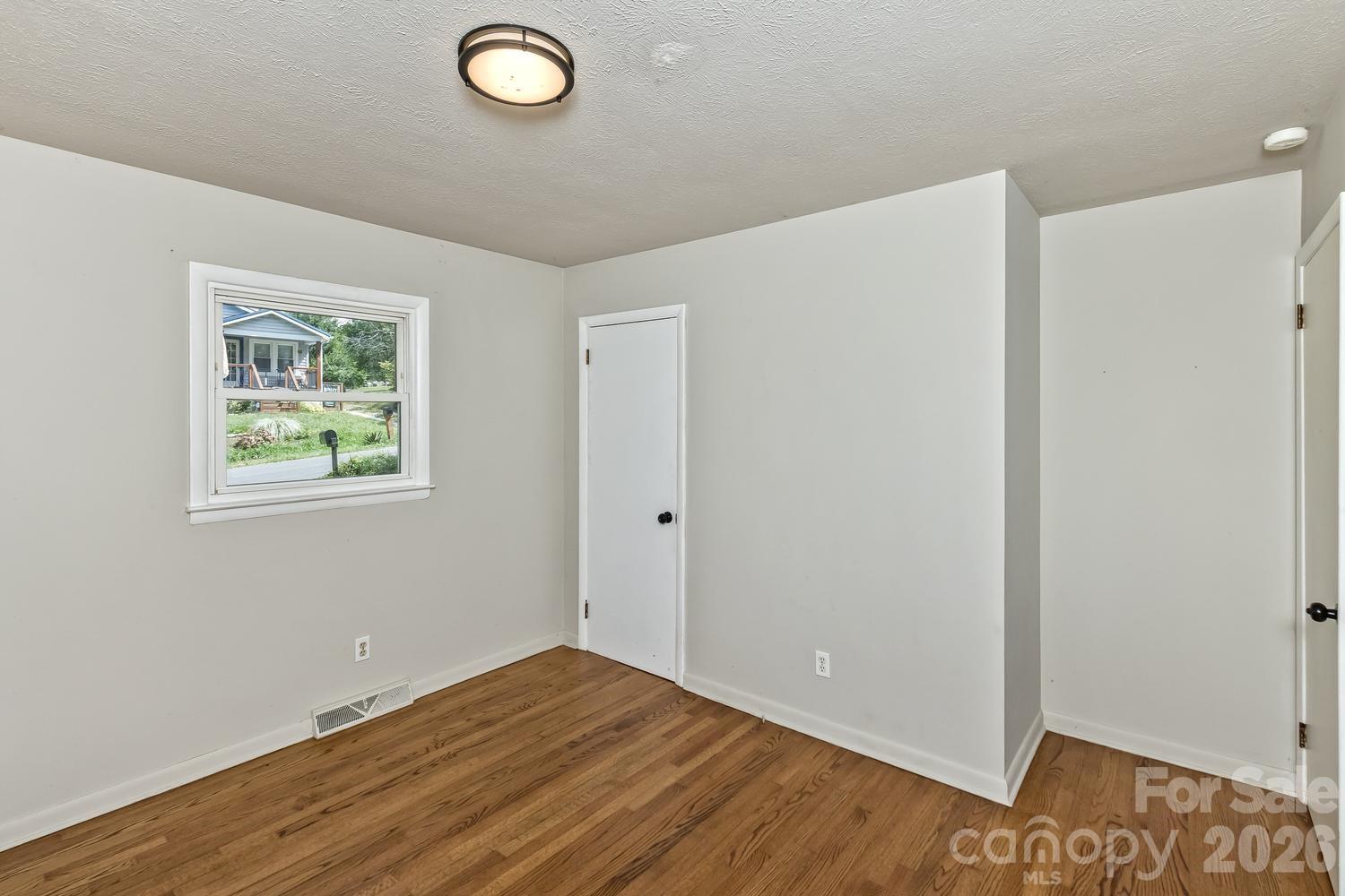 Single Family Residence at 31 Wilmington Road, Asheville, photo 21 of 47