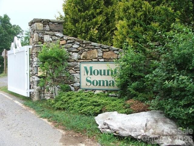 Community Entrance - 11 Lila Lane, Clyde