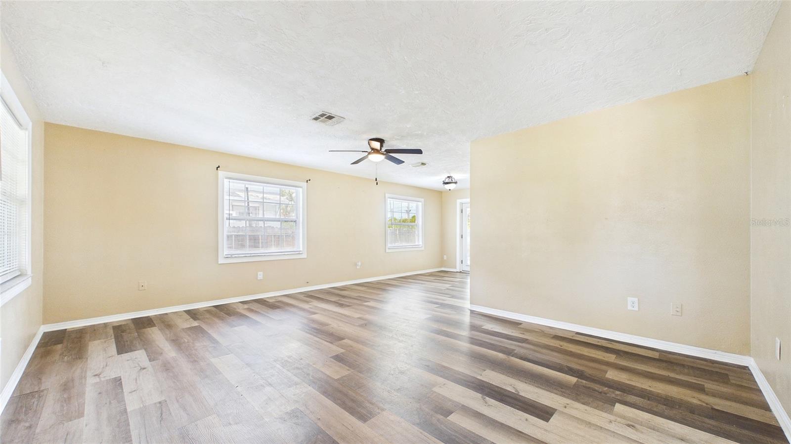 Living Room - 5029 EMERSON AVE S, ST PETERSBURG