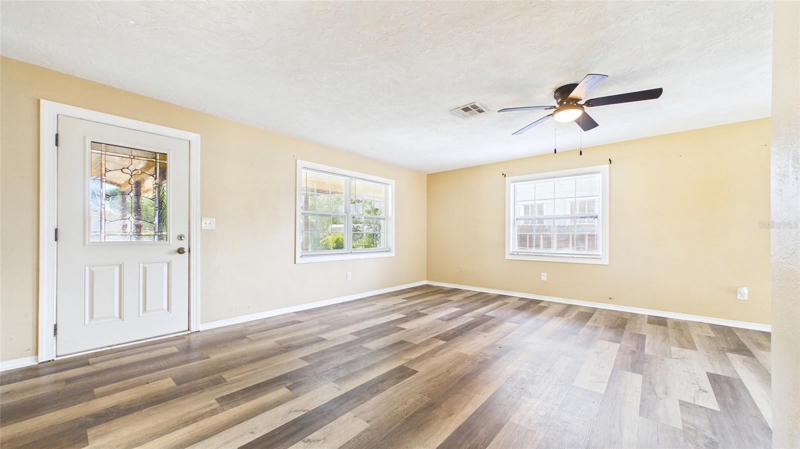 Living Room - 5029 EMERSON AVE S, ST PETERSBURG