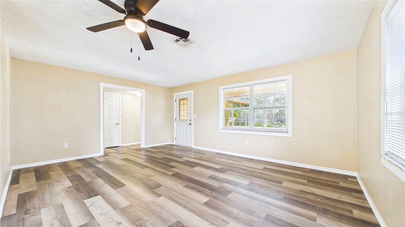 Living Room - 5029 EMERSON AVE S, ST PETERSBURG