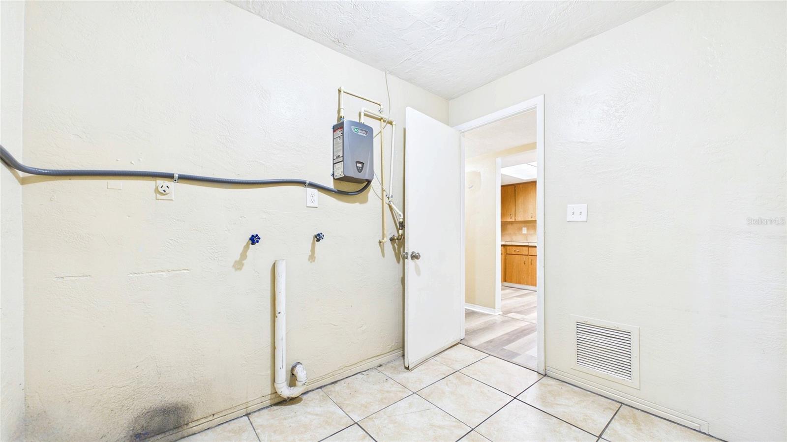 Laundry Room - 5029 EMERSON AVE S, ST PETERSBURG