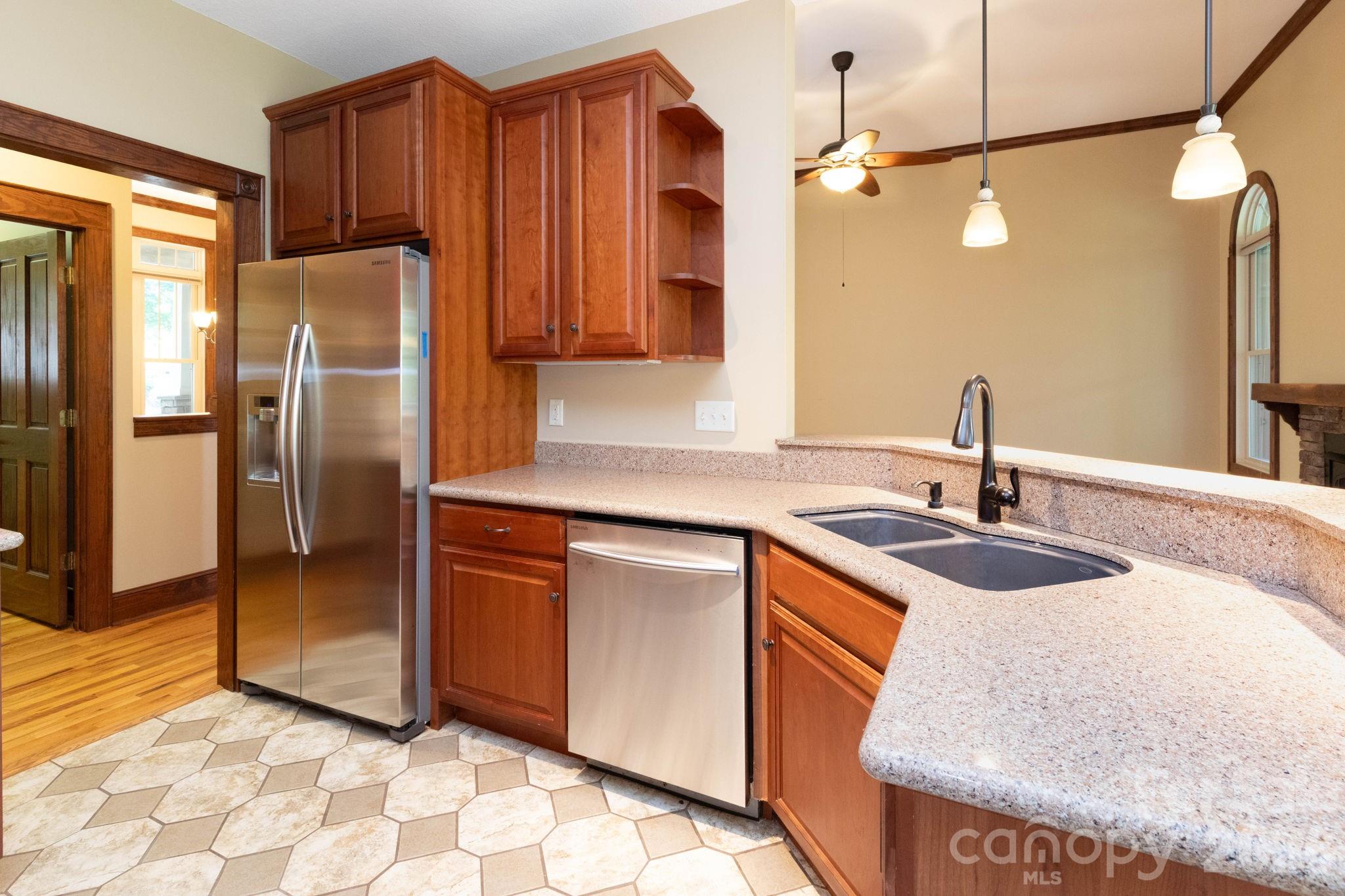 Kitchen - 5 Meadowbrook Lane, Weaverville
