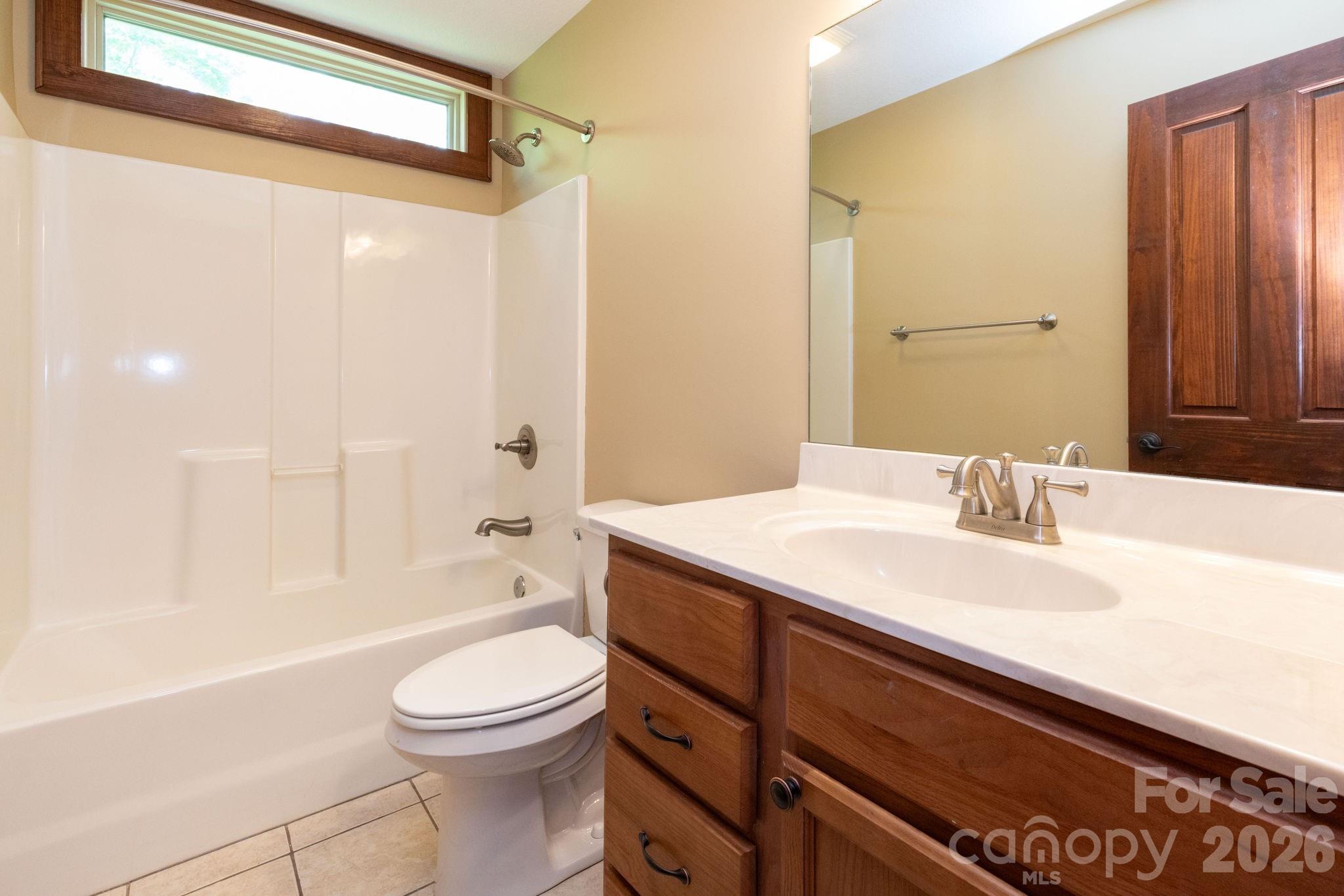 Upper Level Bathroom - 5 Meadowbrook Lane, Weaverville