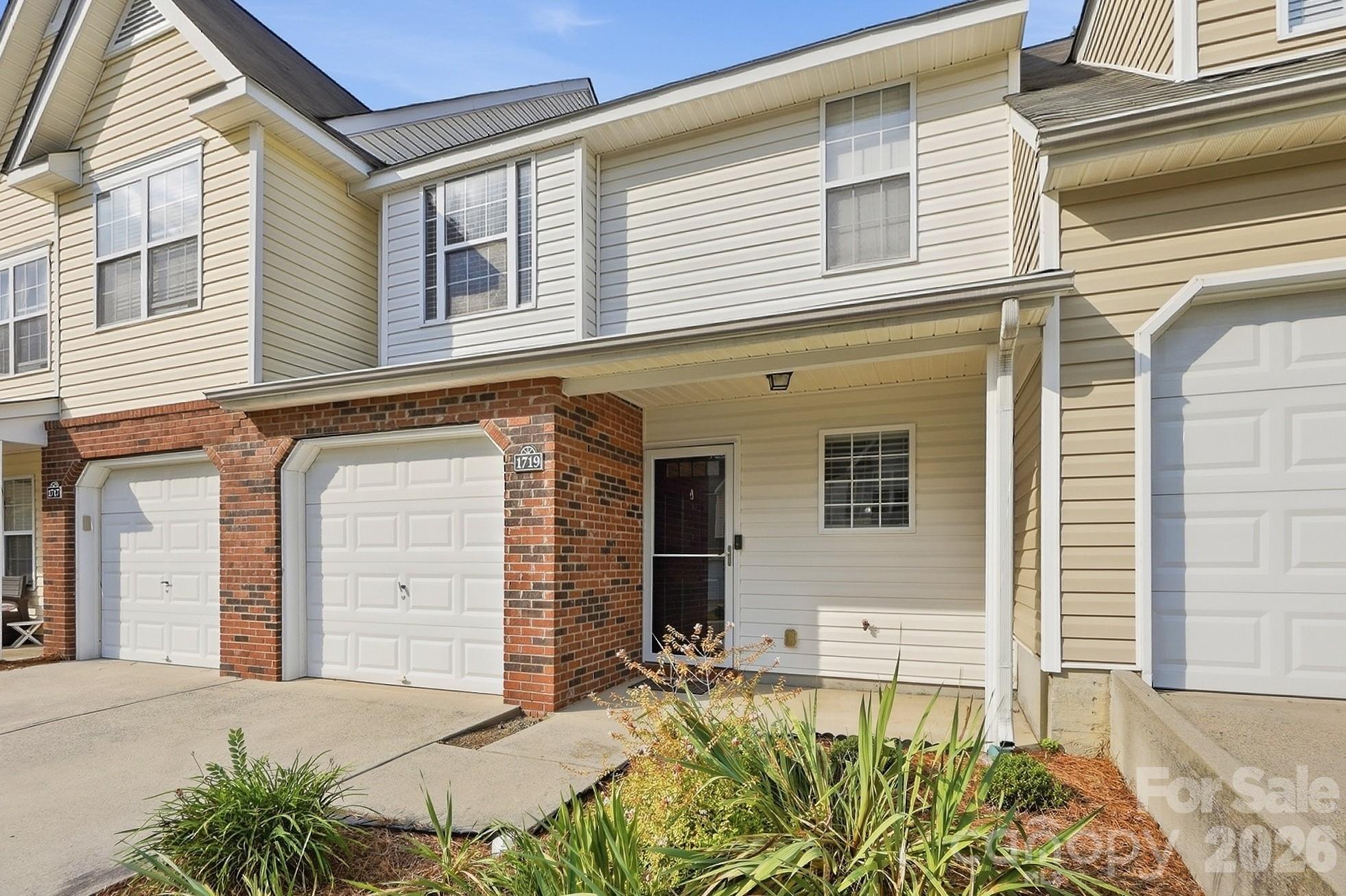 Covered Sitting Porch - 1719 Hidden Creek Drive, Rock Hill