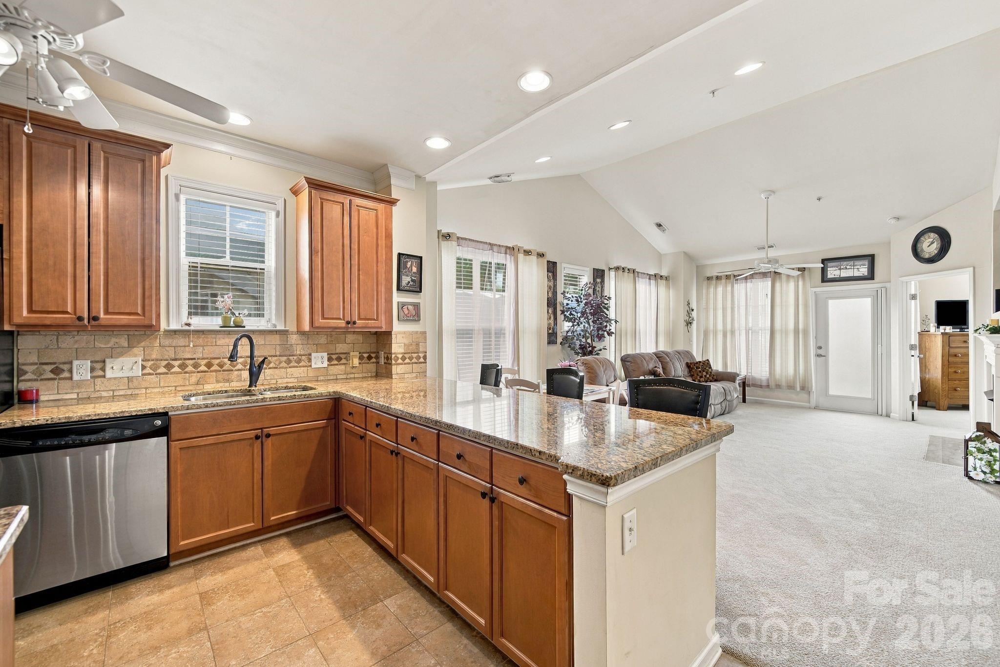 Condominium at 18742 Nautical Drive, Cornelius, photo 4 of 35