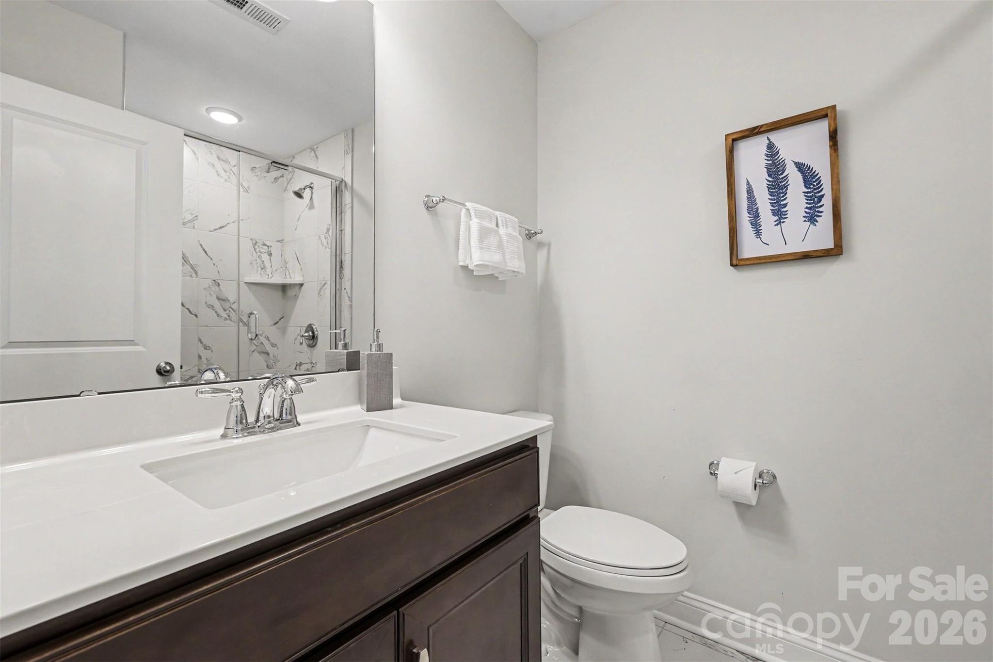 En-suite guest bathroom for guest bedroom 1 - 6247 Six String Court, Fort Mill