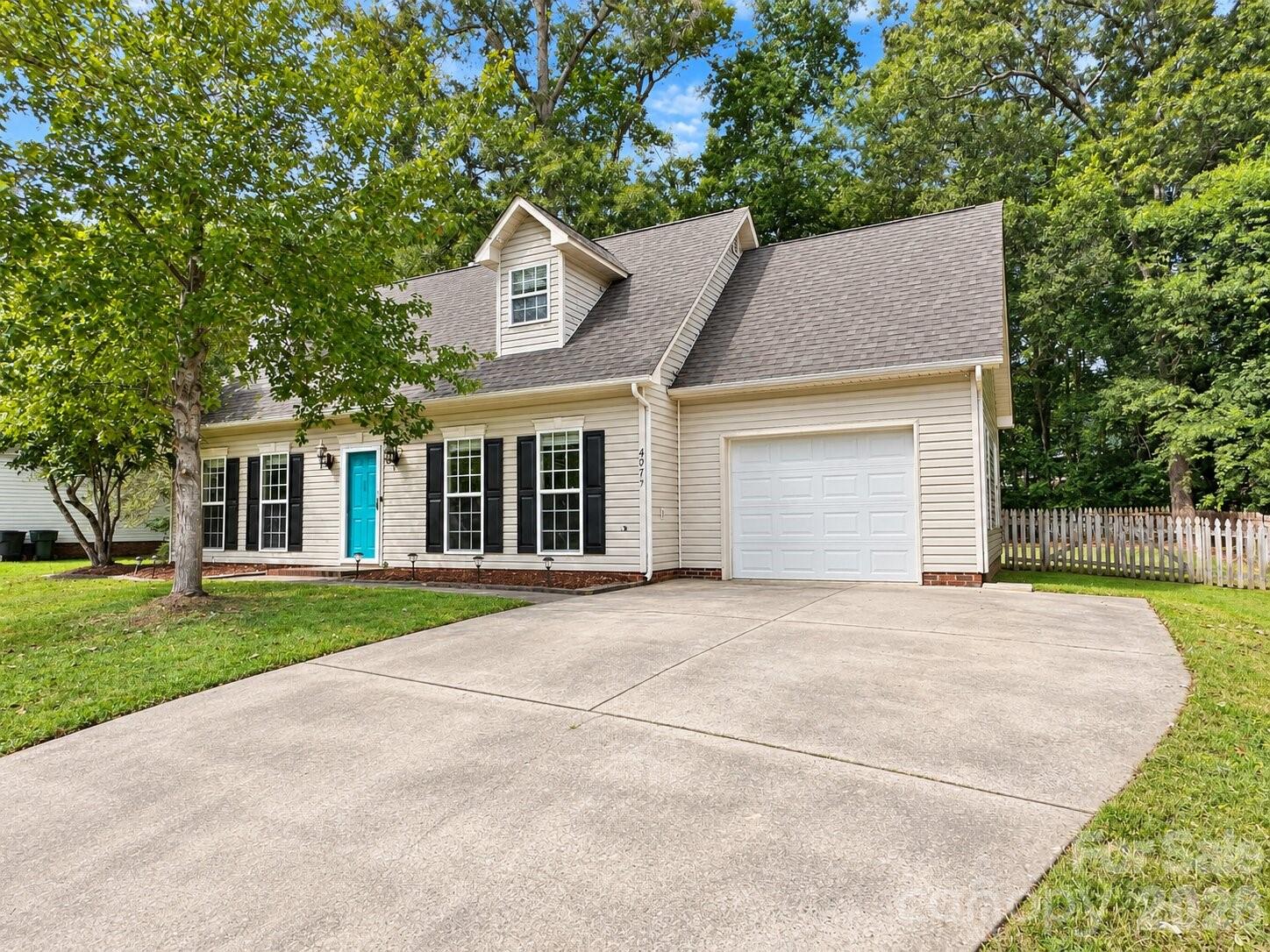 Garage with long driveway - 4075 Zebulon Avenue SW, Concord