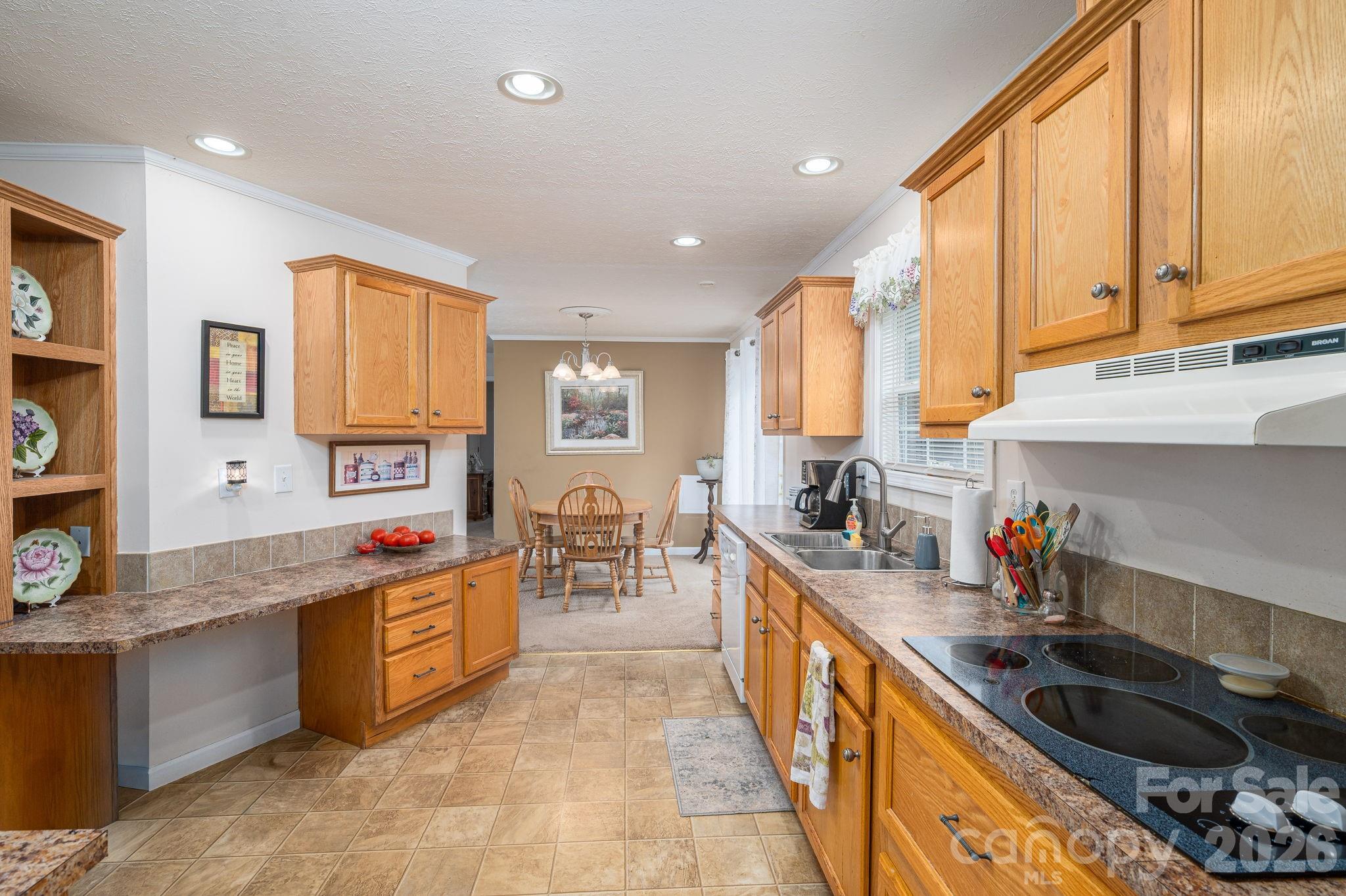 Kitchen - 2224 Sterling Ridge Drive, Newton