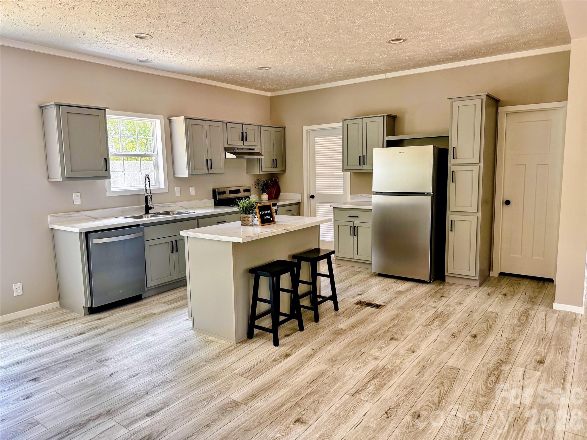 kitchen w/walk-in pantry - 105 Cottontail Lane, Statesville