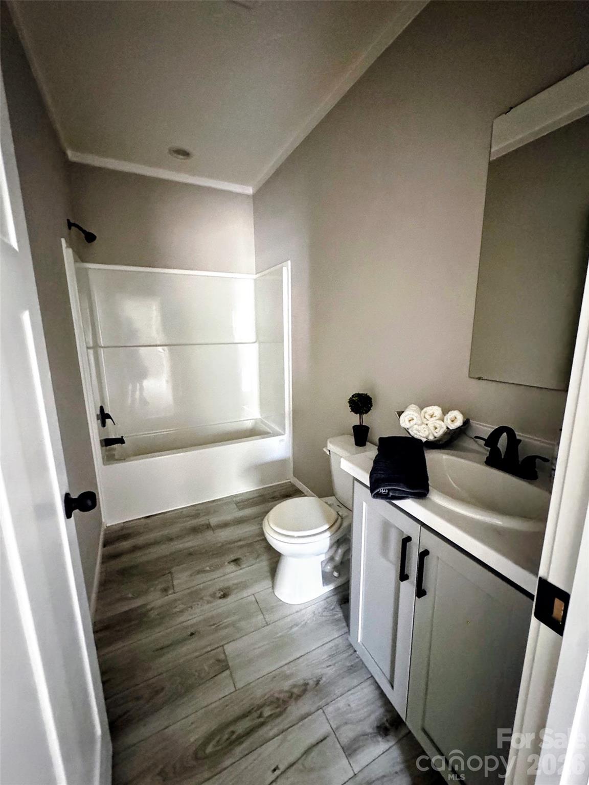 guest bathroom - 105 Cottontail Lane, Statesville