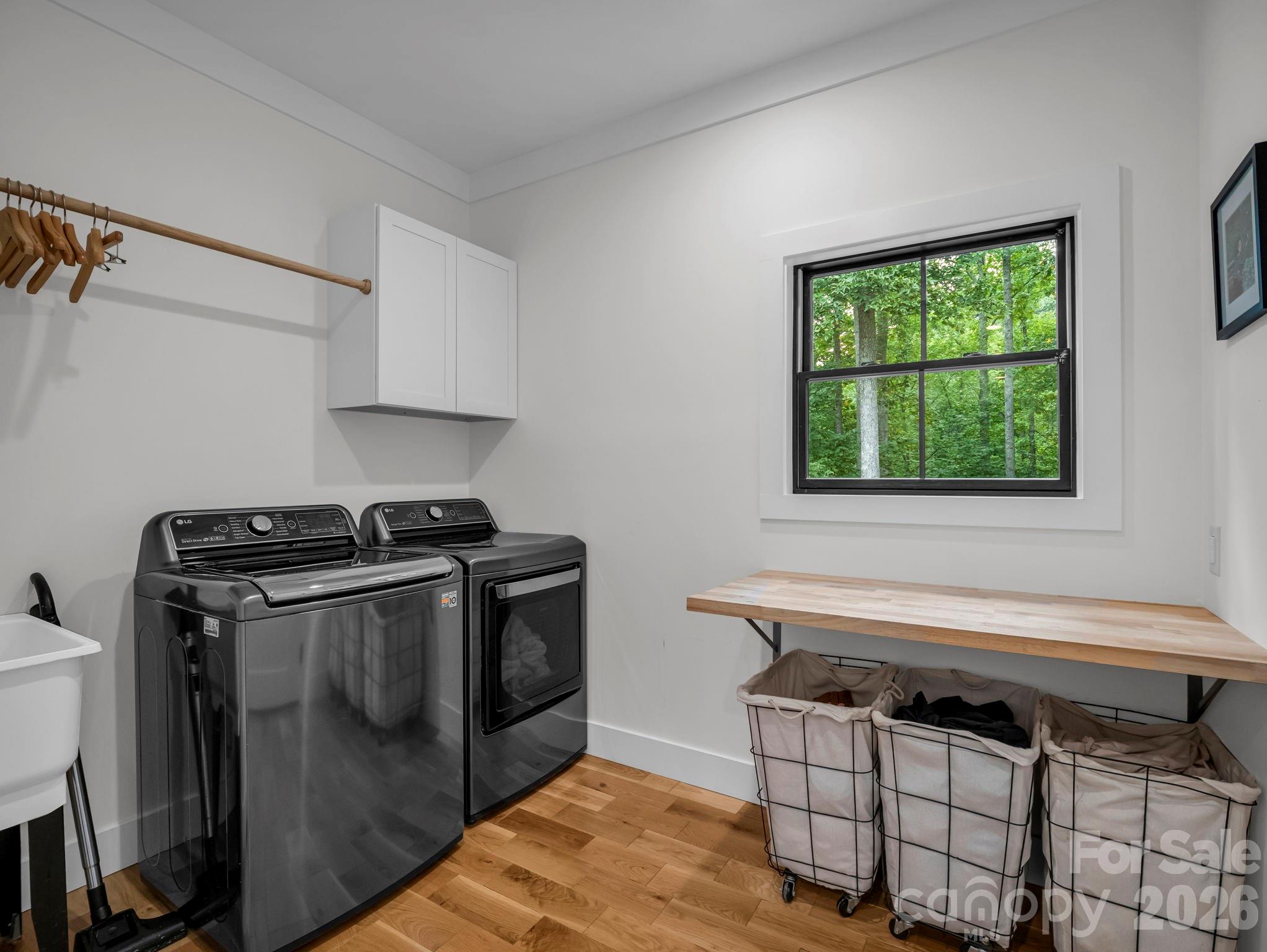 Single Family Residence at 101 Balsamwood Road, Leicester, photo 25 of 48
