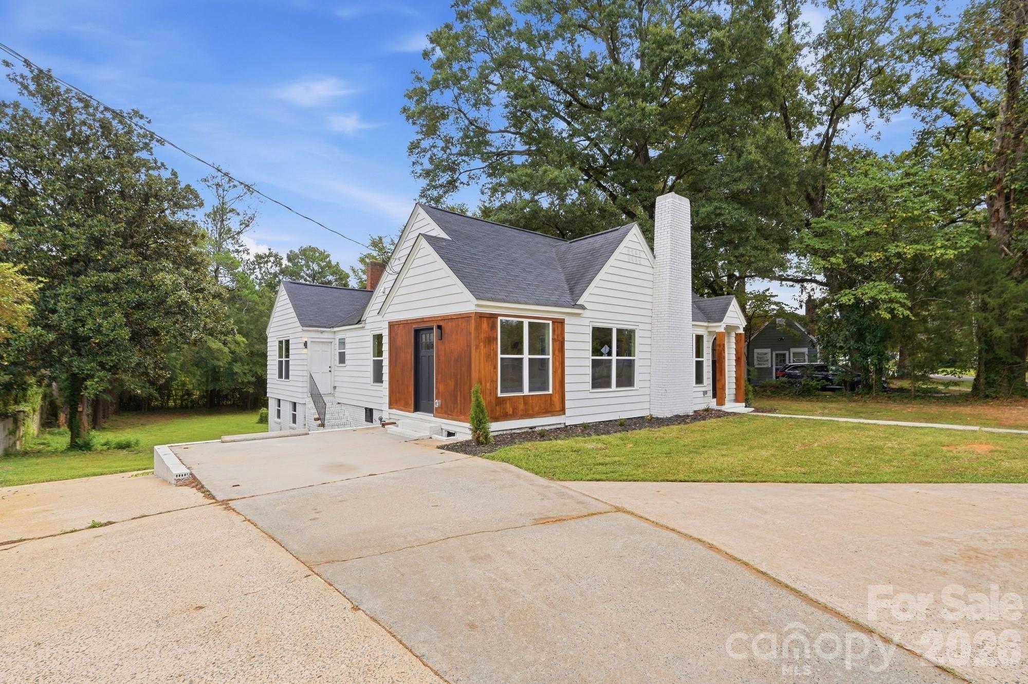 Single Family Residence at 211 Spratt Street, Fort Mill, photo 4 of 41