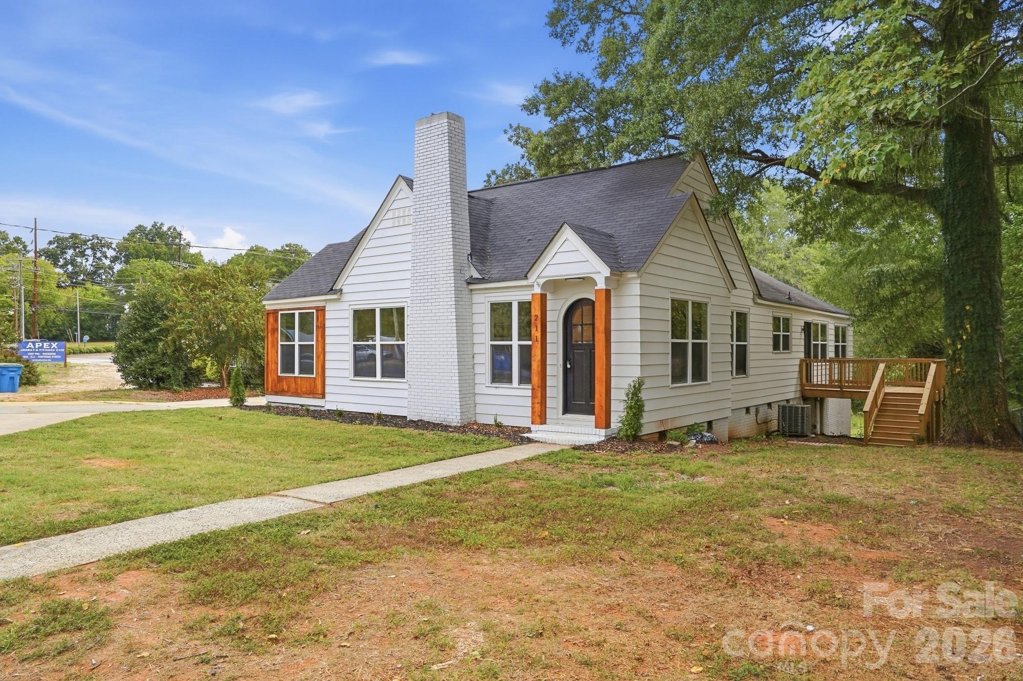 Single Family Residence at 211 Spratt Street, Fort Mill, photo 5 of 41