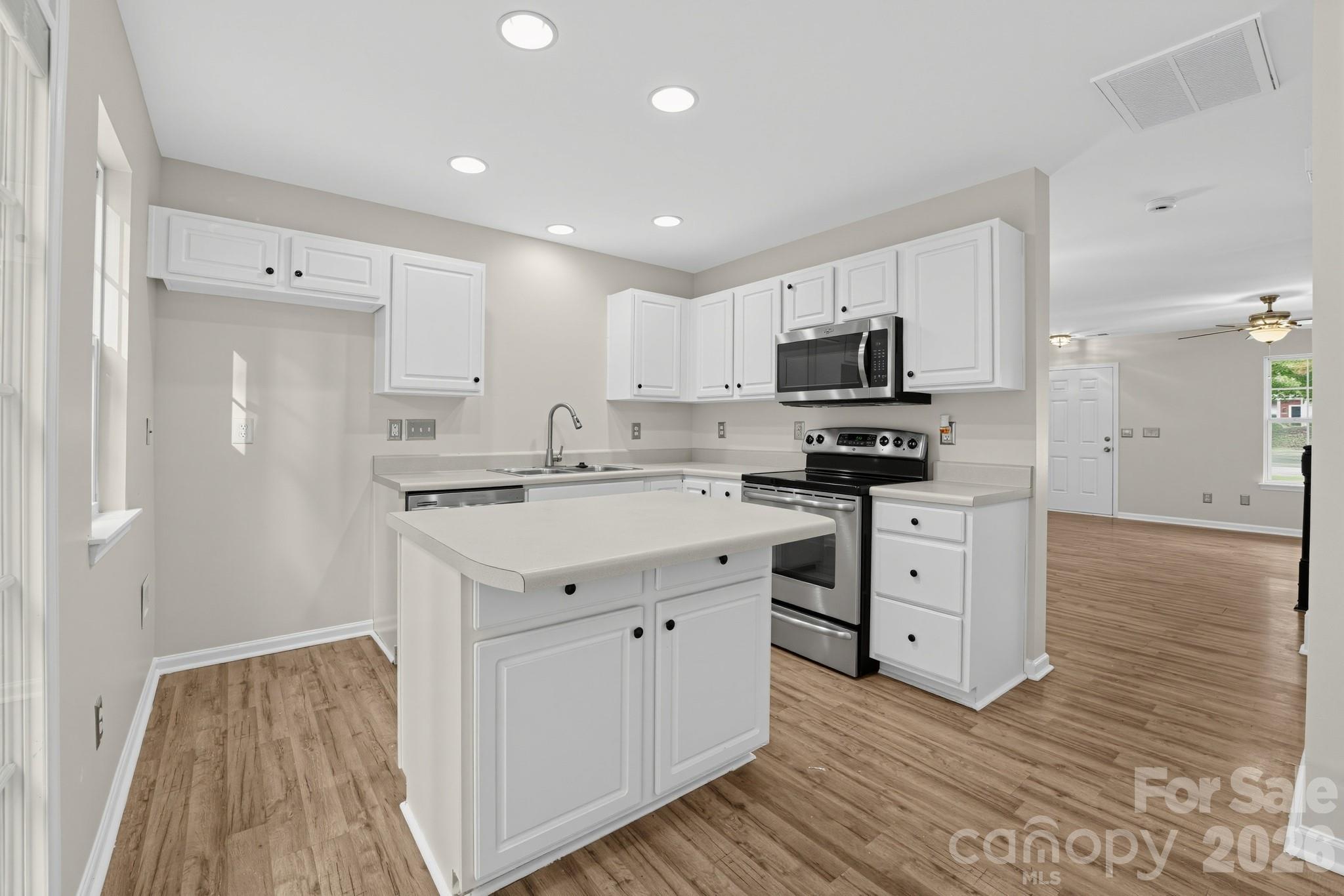 Townhouse at 1527 Maypine Commons Way, Rock Hill, photo 6 of 13