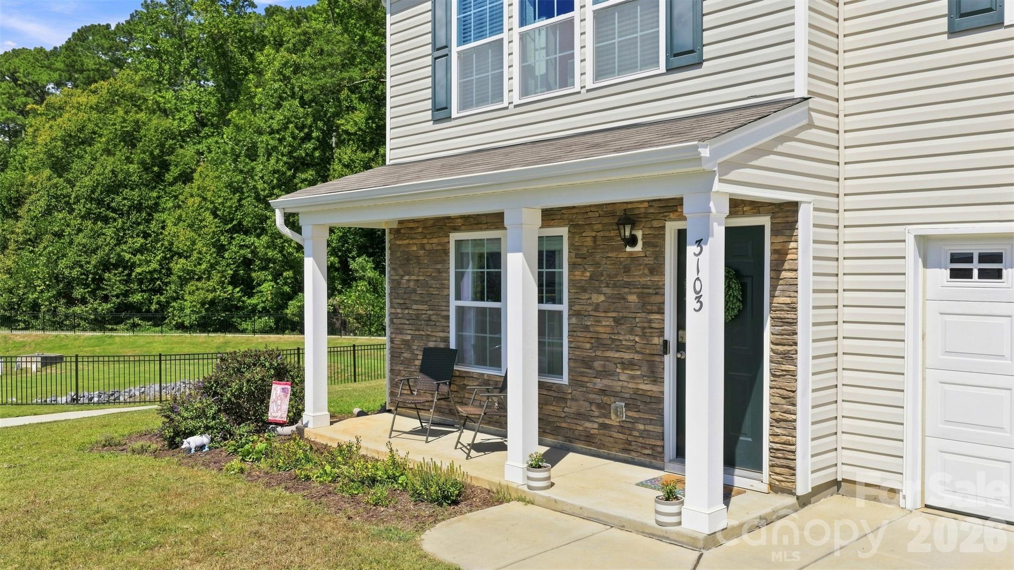 Front Porch - 3103 Winesap Drive, Dallas