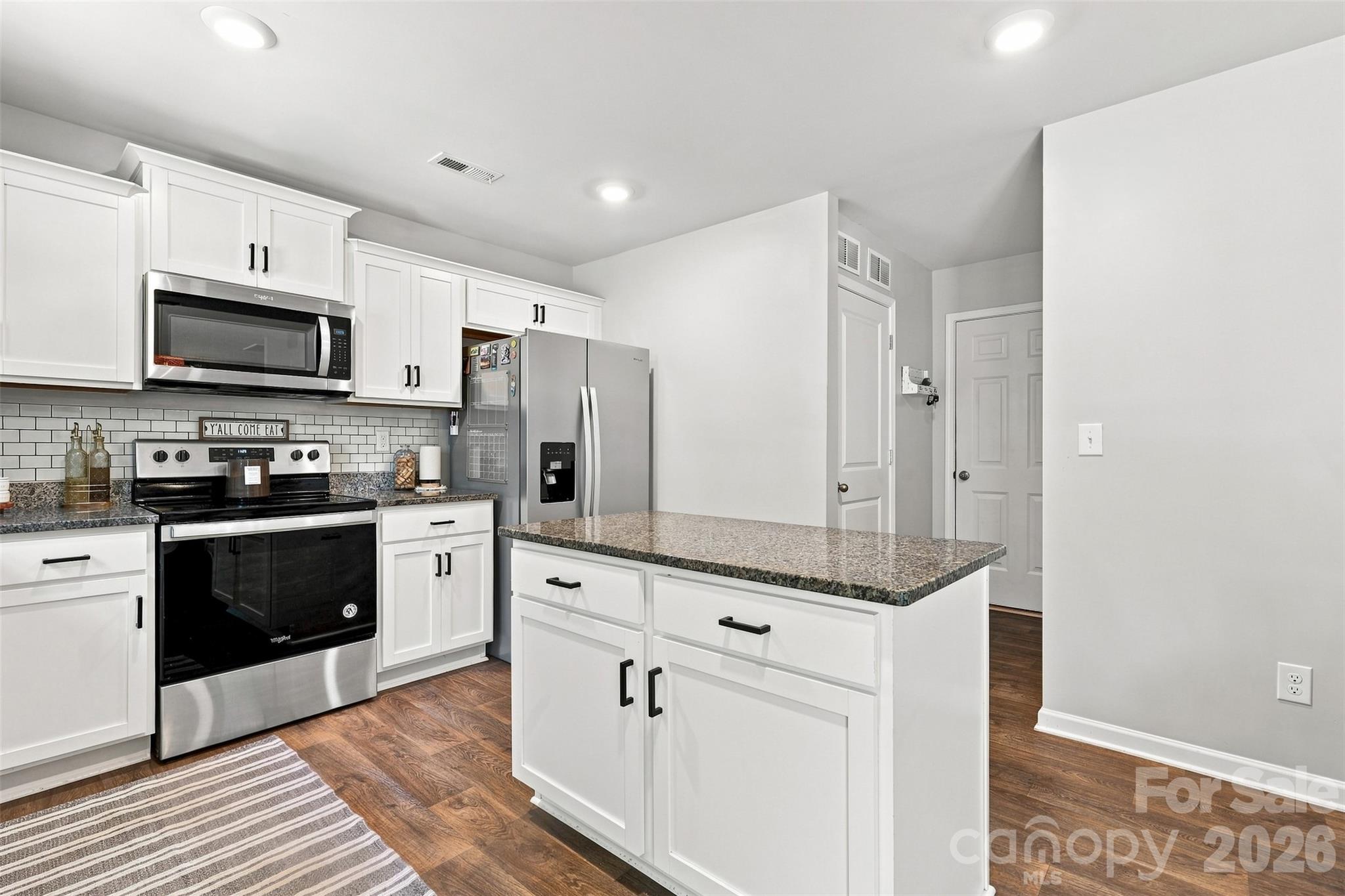 Kitchen Island - 3103 Winesap Drive, Dallas