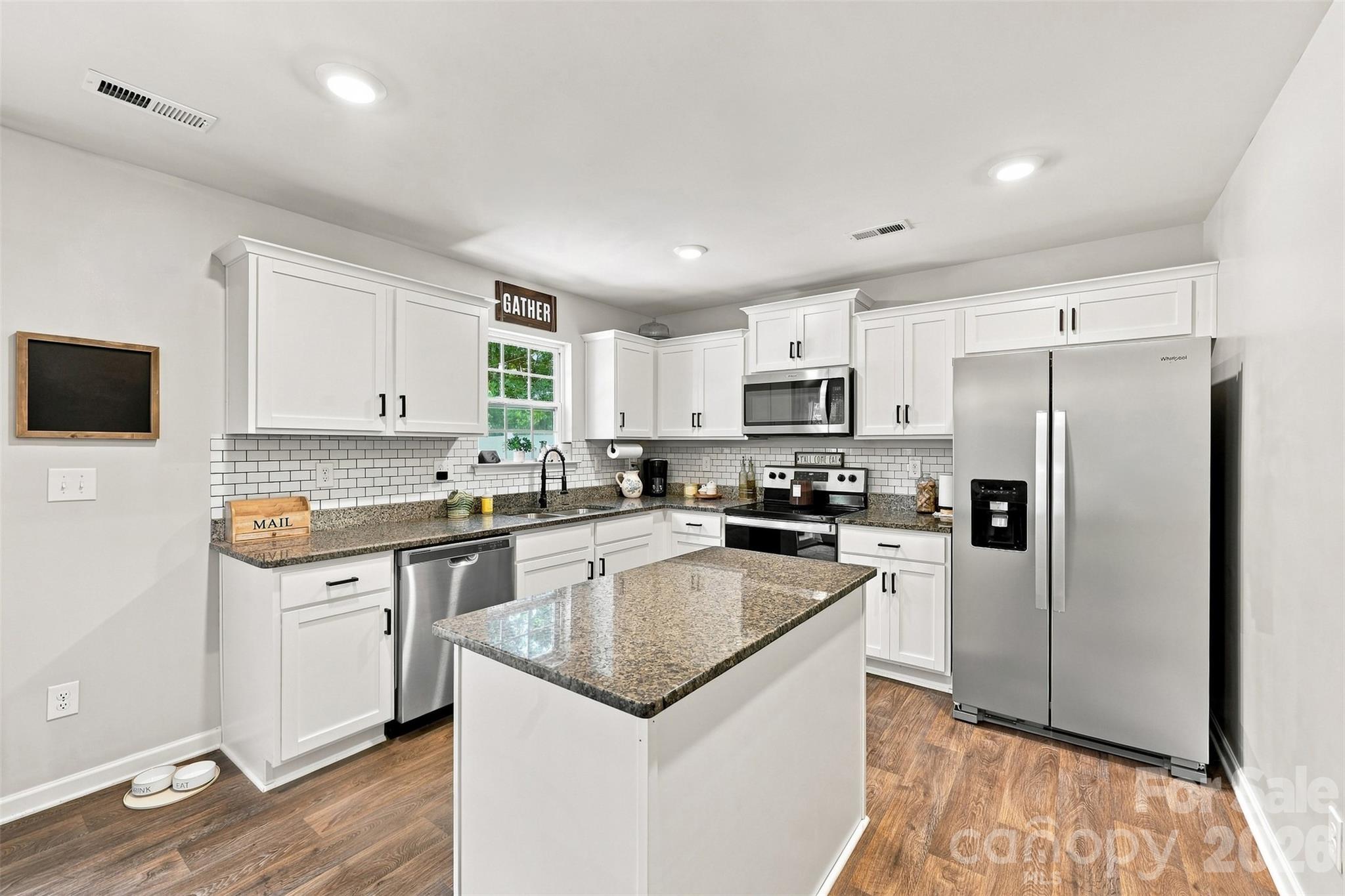 Full Kitchen - 3103 Winesap Drive, Dallas