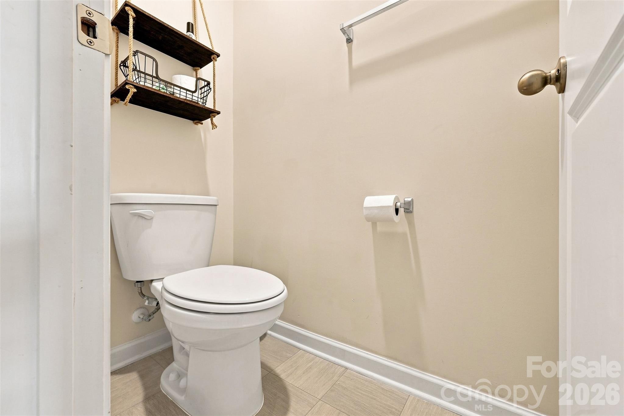Main Level Half Bath - 3103 Winesap Drive, Dallas