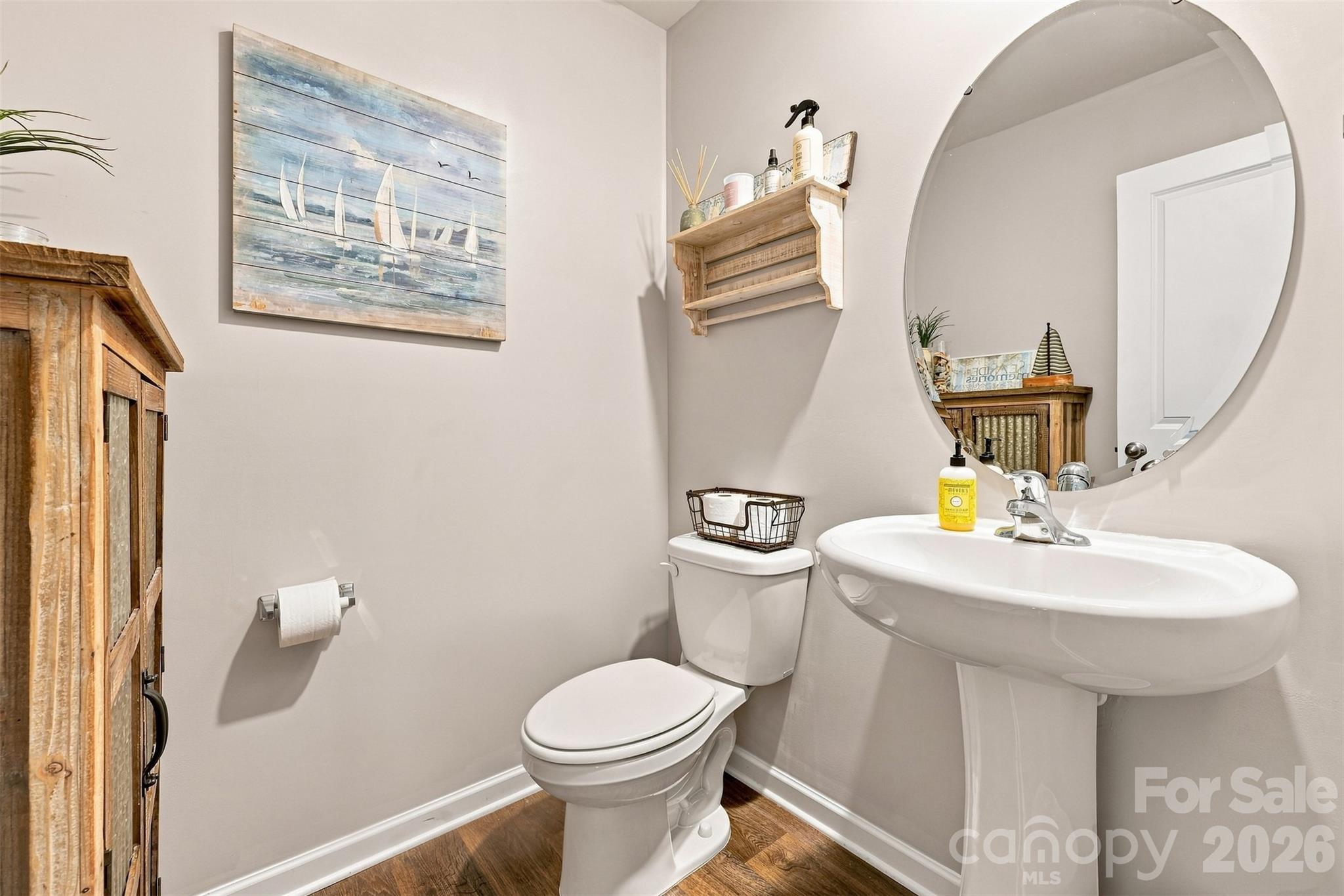 Main Level Half Bath - 3103 Winesap Drive, Dallas