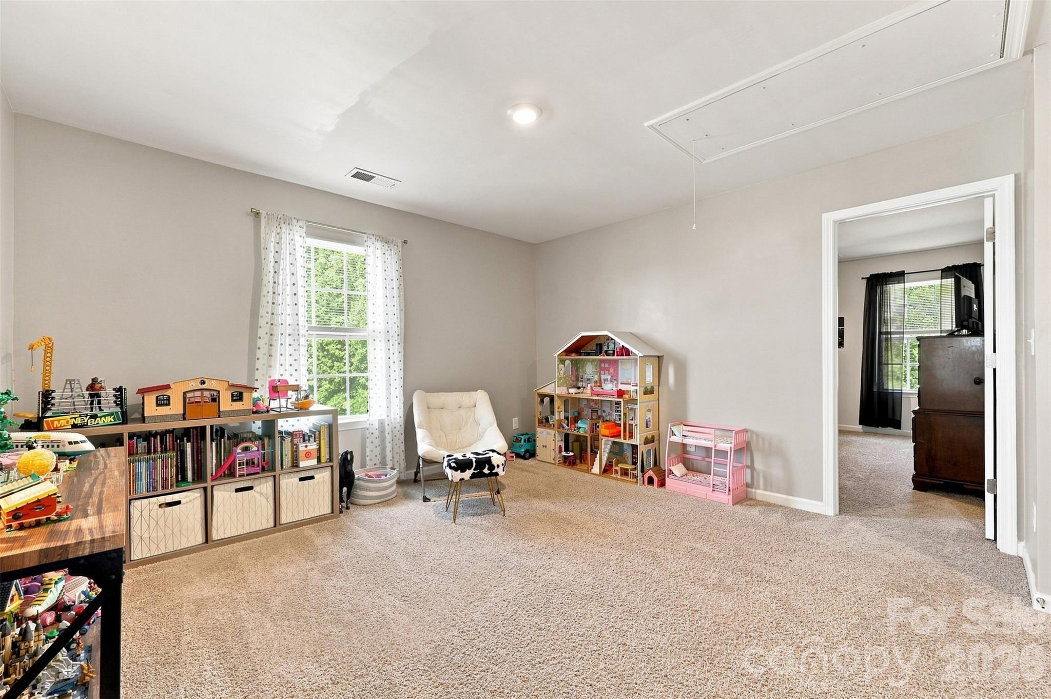 Spacious Loft Area - 3103 Winesap Drive, Dallas