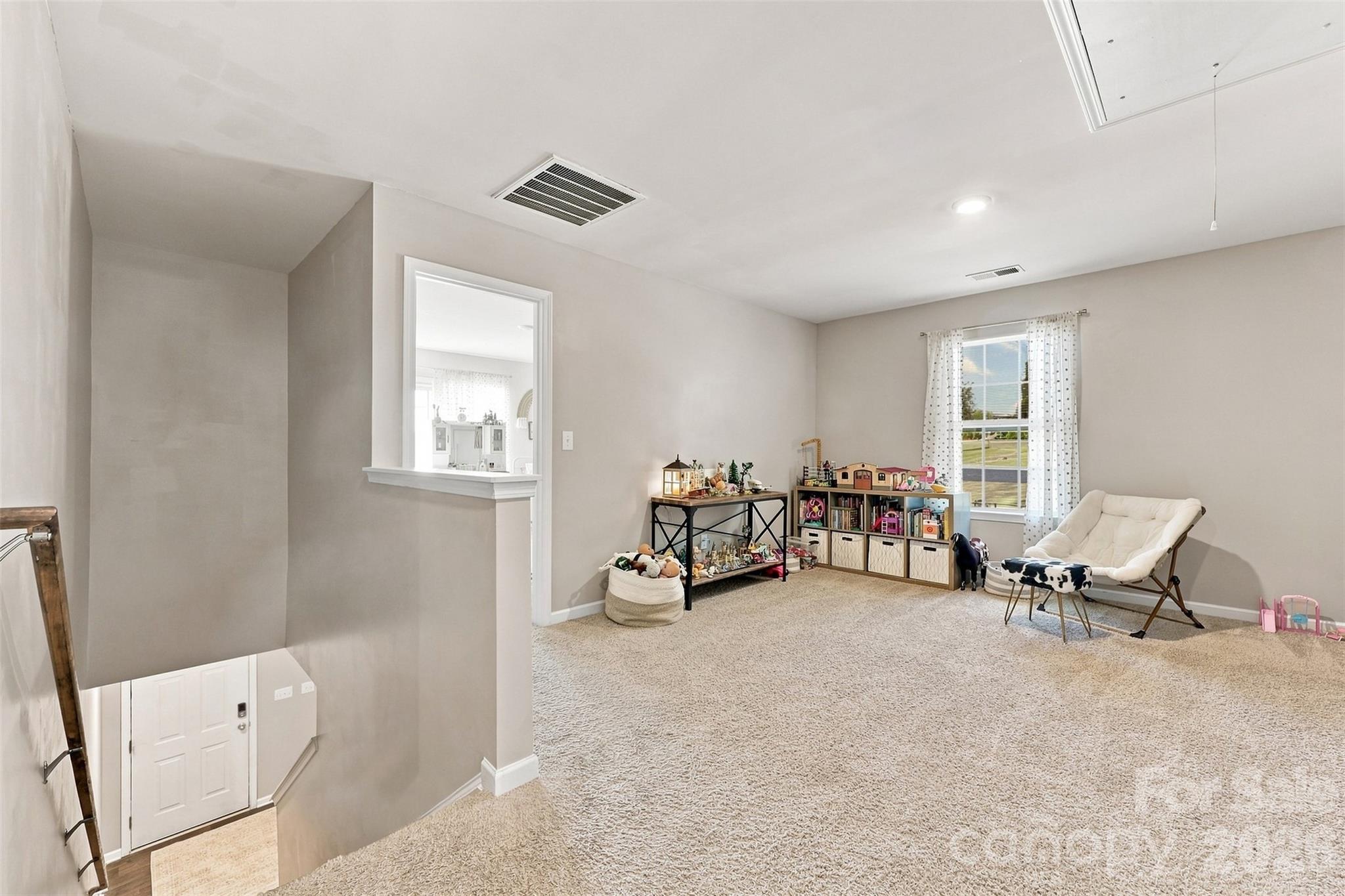 Spacious Loft Area - 3103 Winesap Drive, Dallas