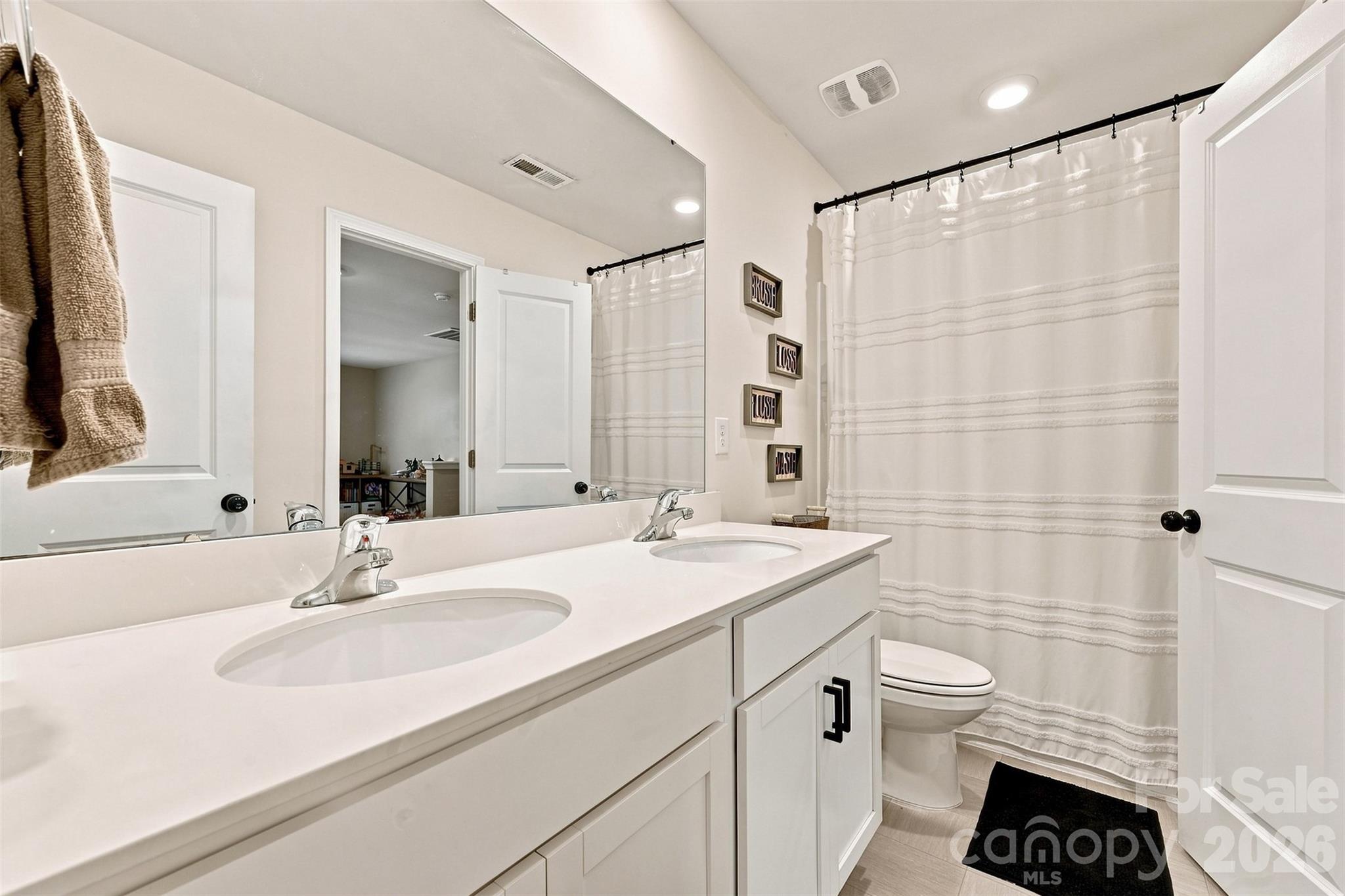 Guest Bath - 3103 Winesap Drive, Dallas