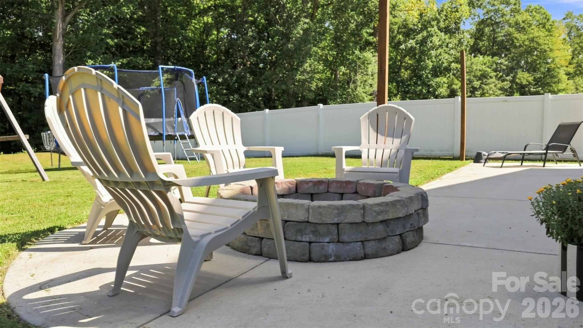 Built-in Firepit - 3103 Winesap Drive, Dallas
