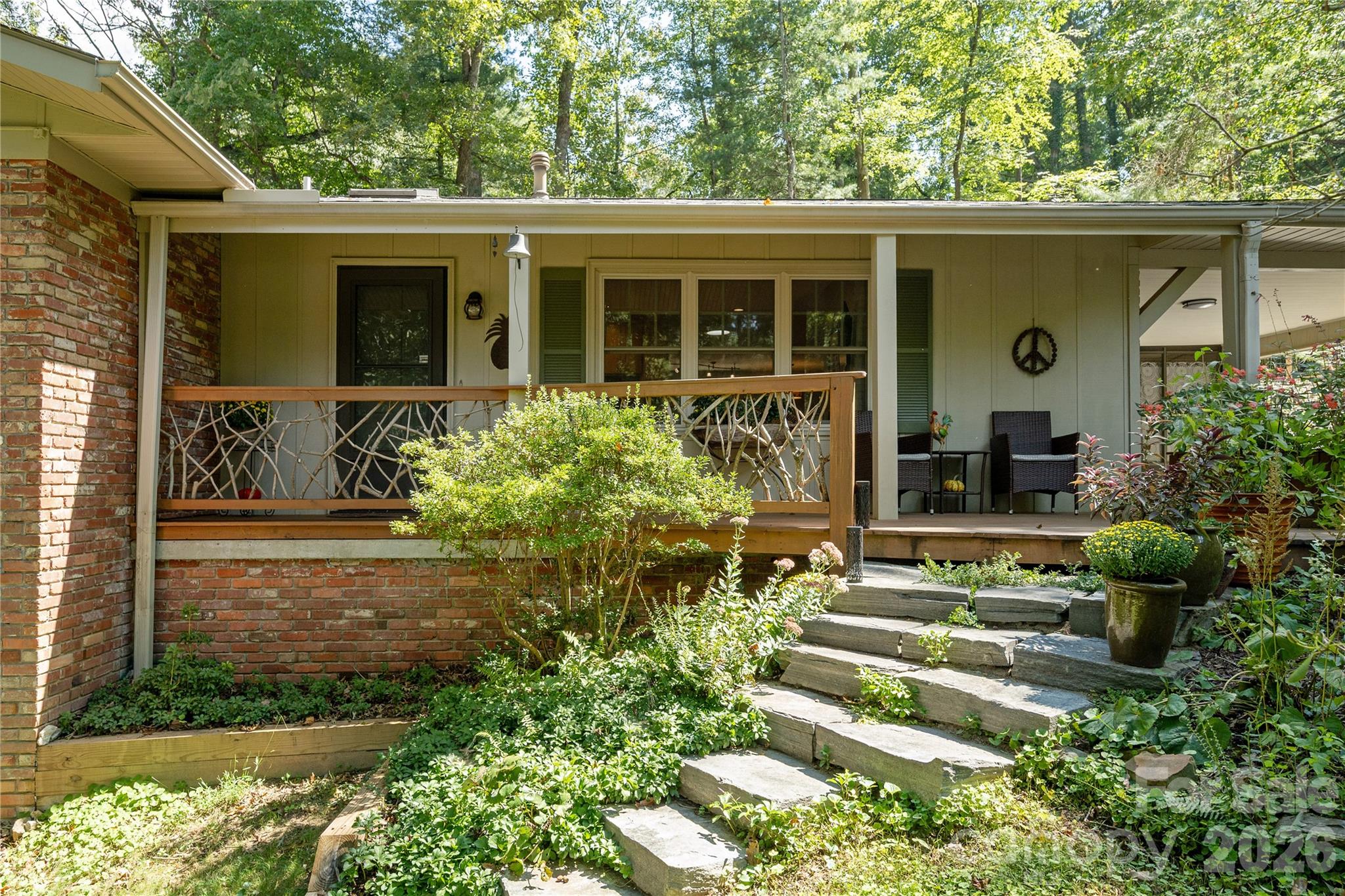Single Family Residence at 906 Indian Hill Road, Hendersonville, photo 4 of 41