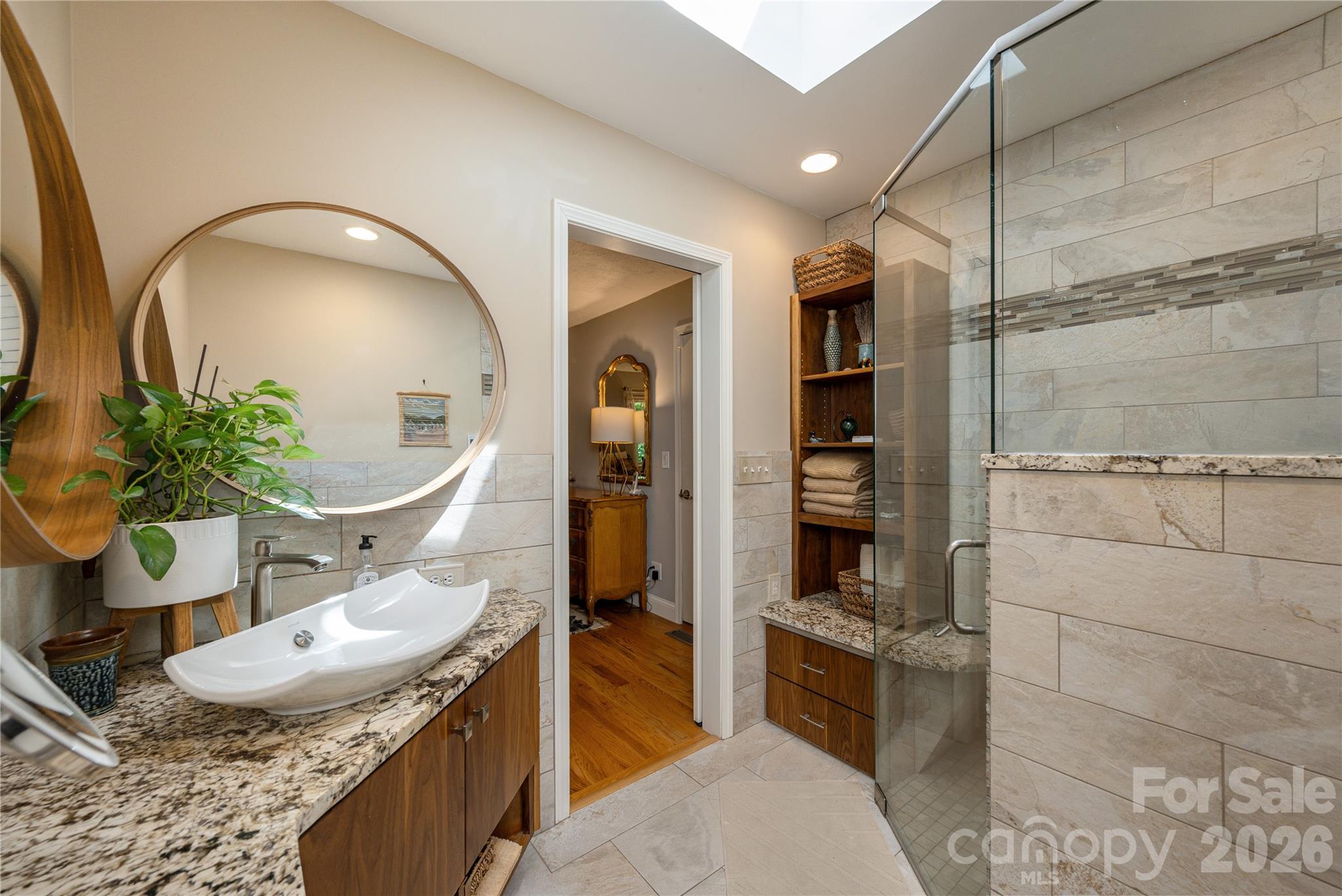 Single Family Residence at 906 Indian Hill Road, Hendersonville, photo 19 of 41