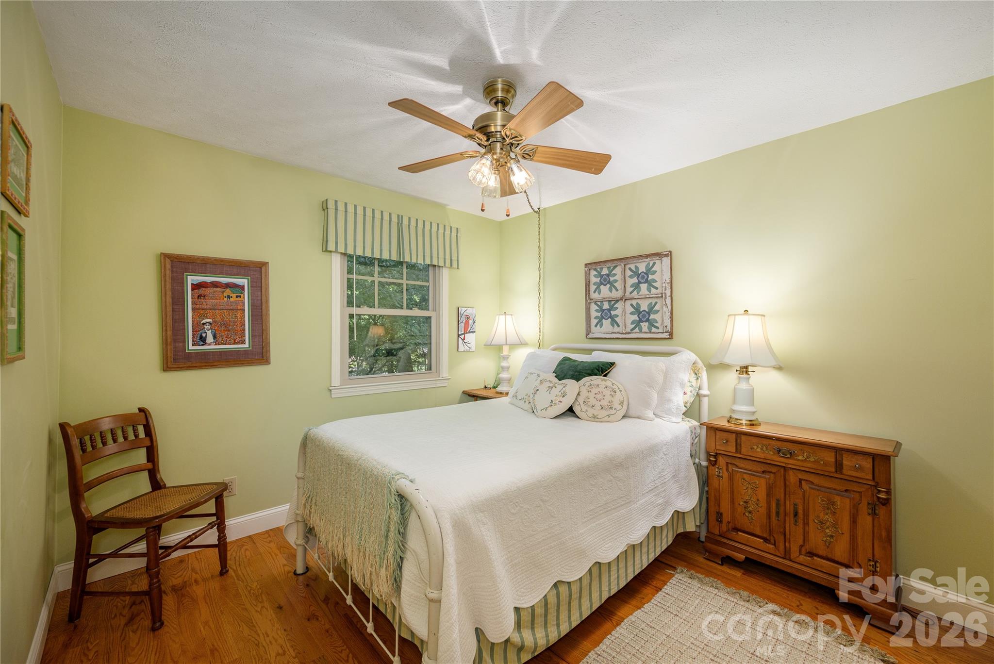 Single Family Residence at 906 Indian Hill Road, Hendersonville, photo 24 of 41