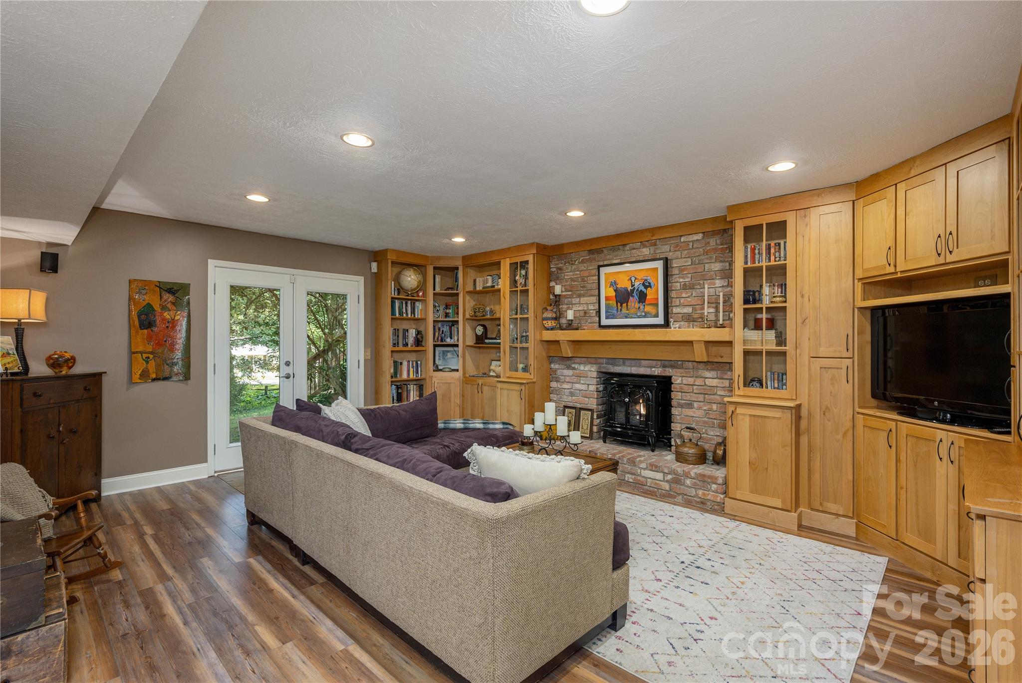 lower level family room - 906 Indian Hill Road, Hendersonville