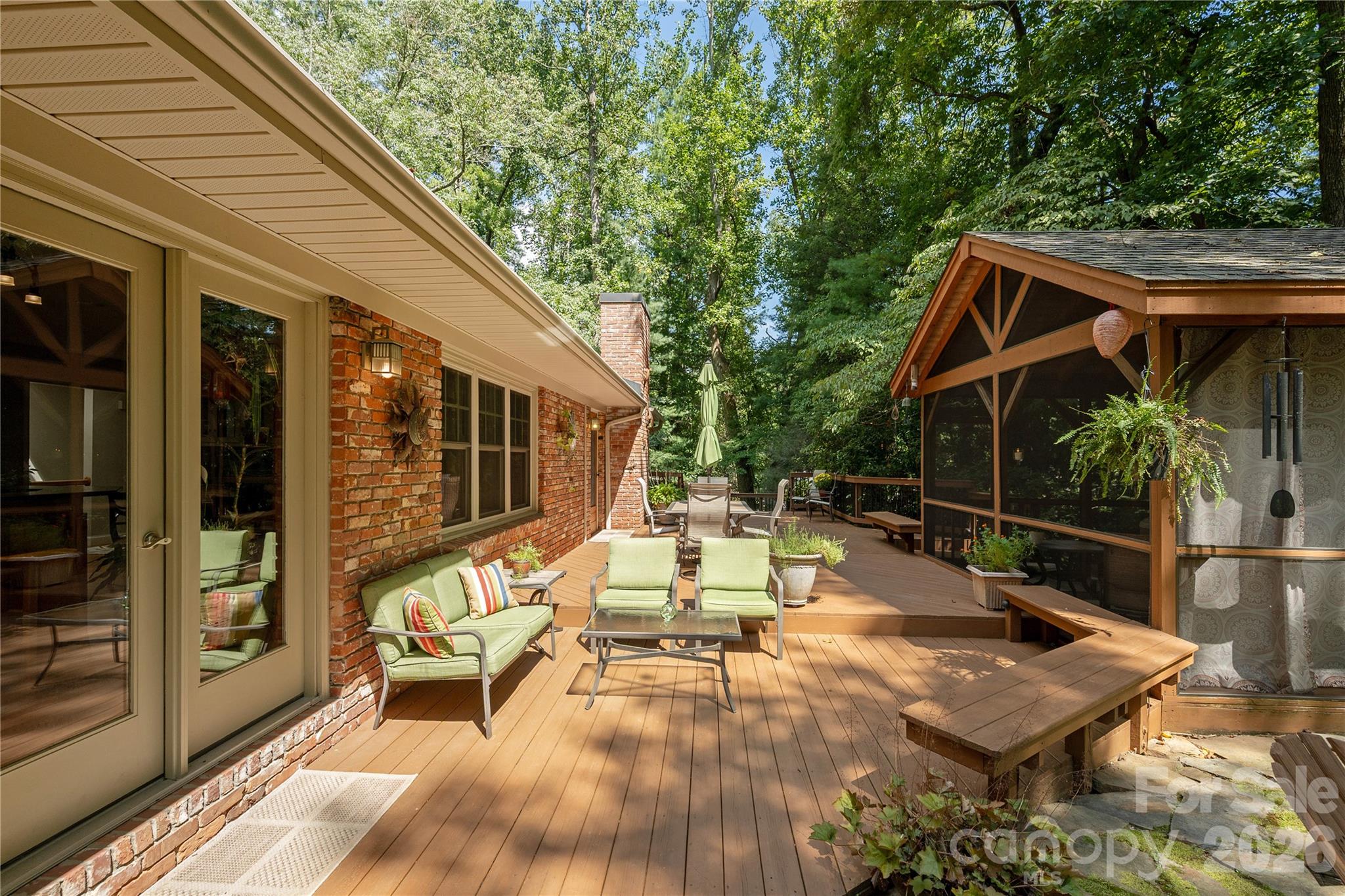 Single Family Residence at 906 Indian Hill Road, Hendersonville, photo 31 of 41