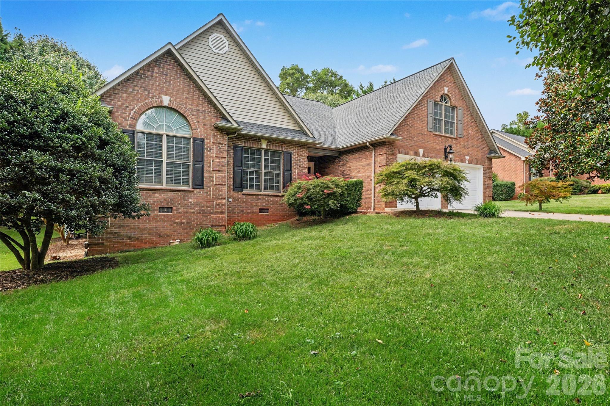 Single Family Residence at 1085 Merrywood Drive, Newton, photo 2 of 35