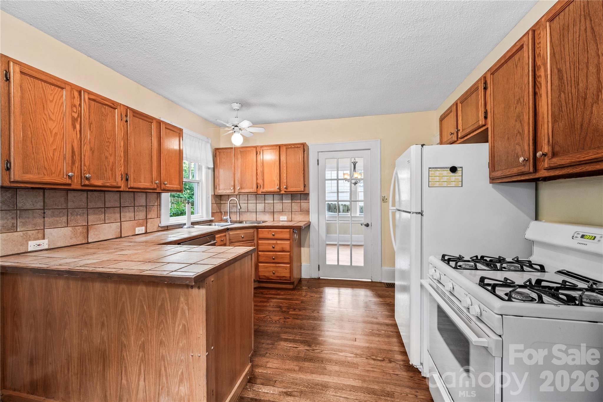 Single Family Residence at 18 Westover Drive, Asheville, photo 12 of 33