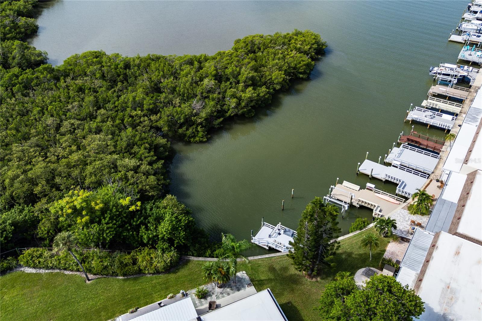 Villa at 186 BOCA CIEGA POINT SOUTH BLVD, ST PETERSBURG, photo 52 of 67