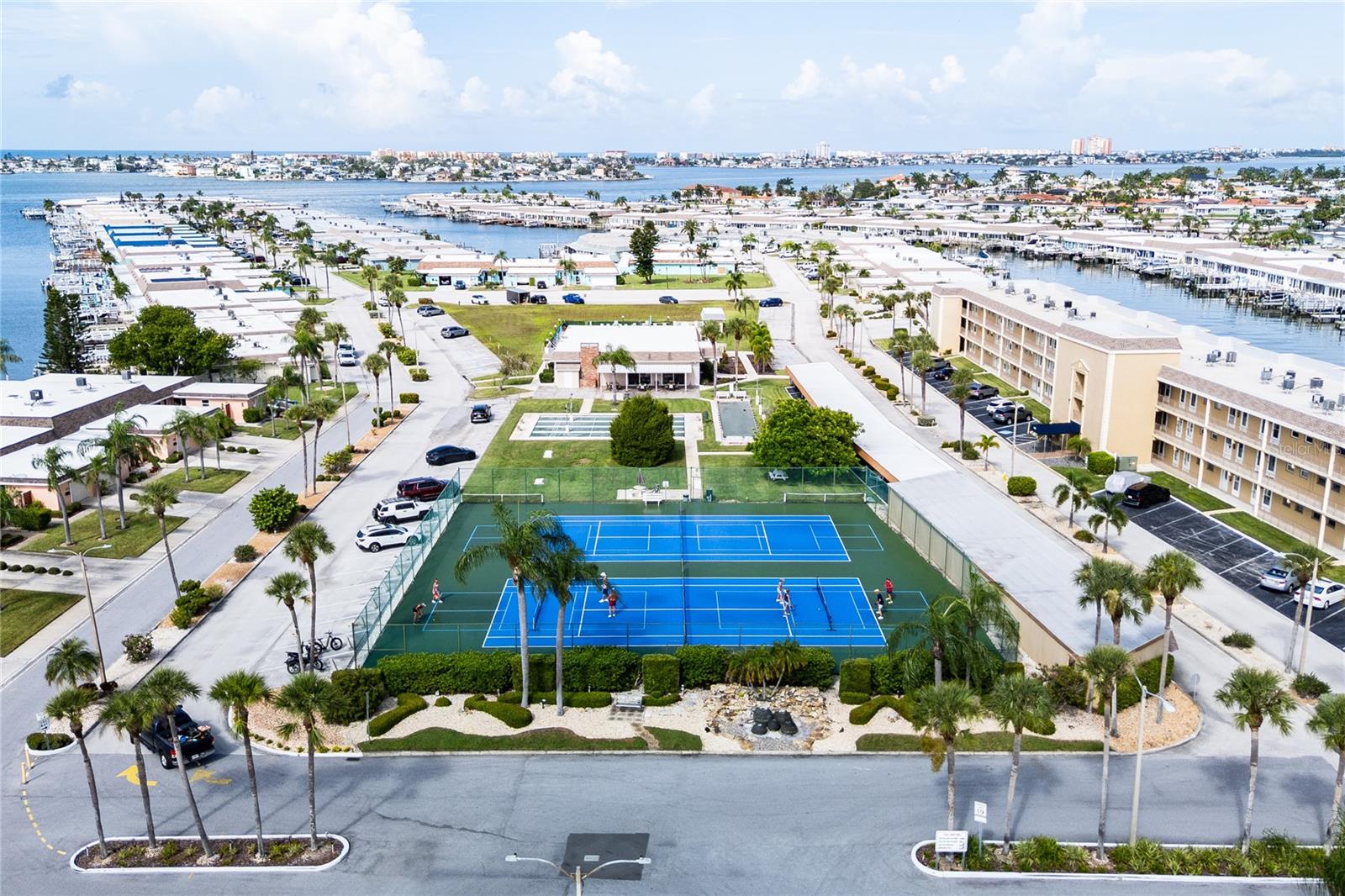 Central common areas and recreational facilities - 186 BOCA CIEGA POINT SOUTH BLVD, ST PETERSBURG