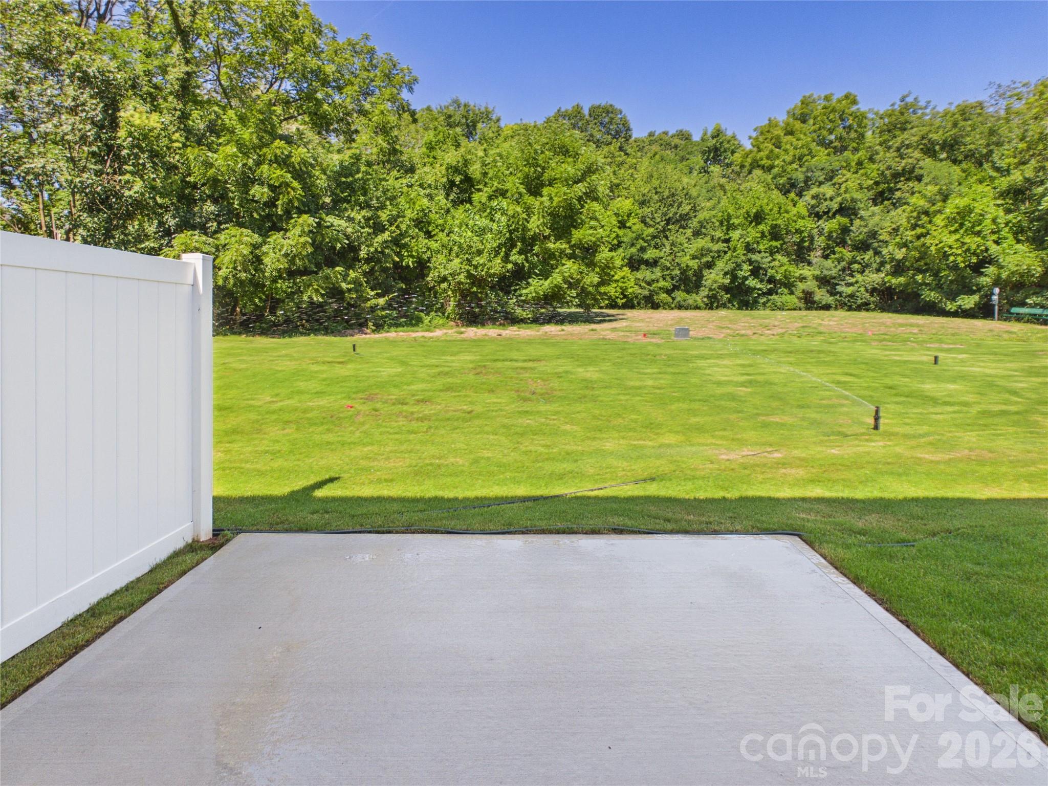 Privacy between units - 105 Dilling Street N, Kings Mountain