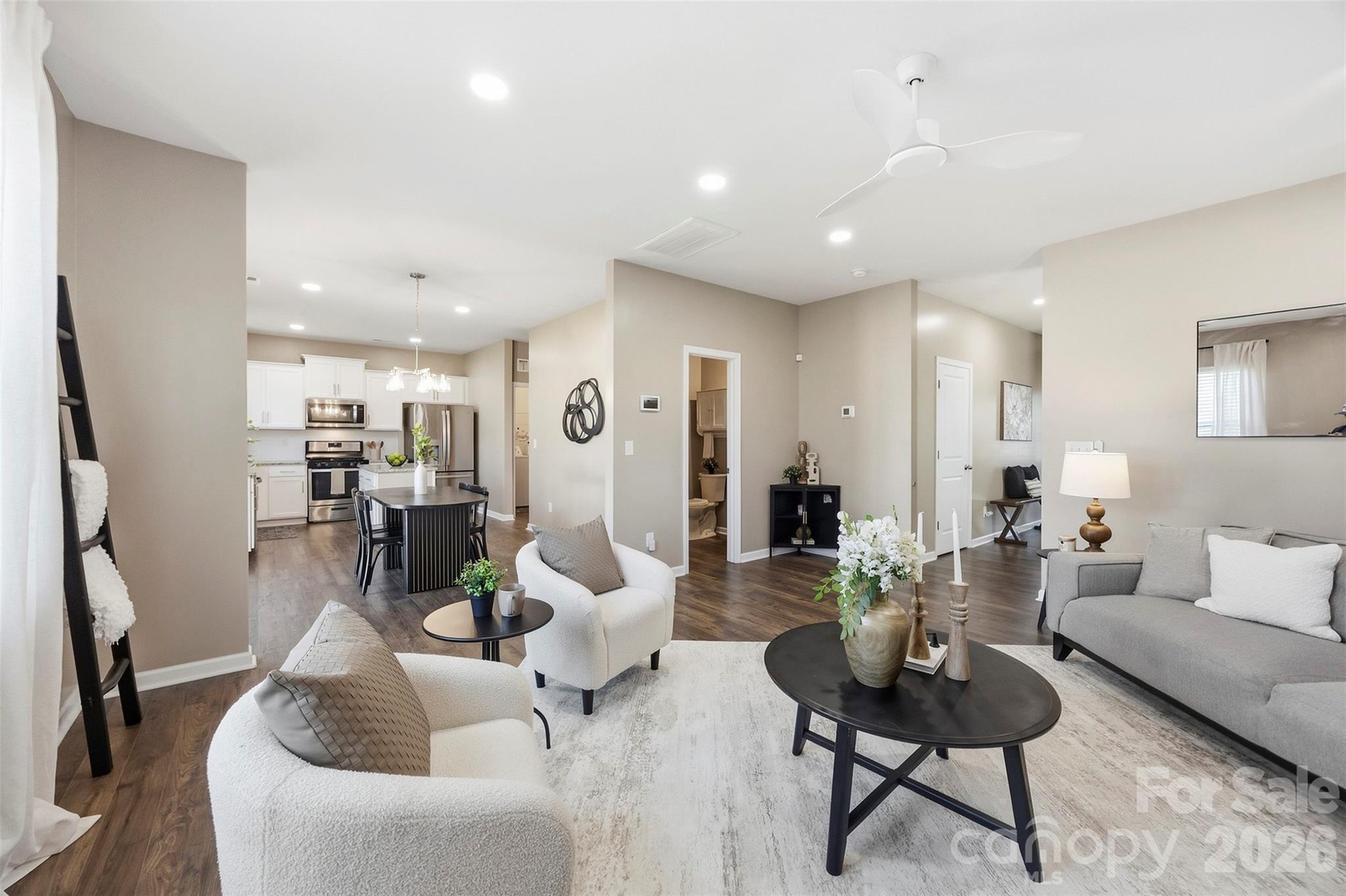Open floor plan family room - 7572 Nolen Farm Drive, Gastonia