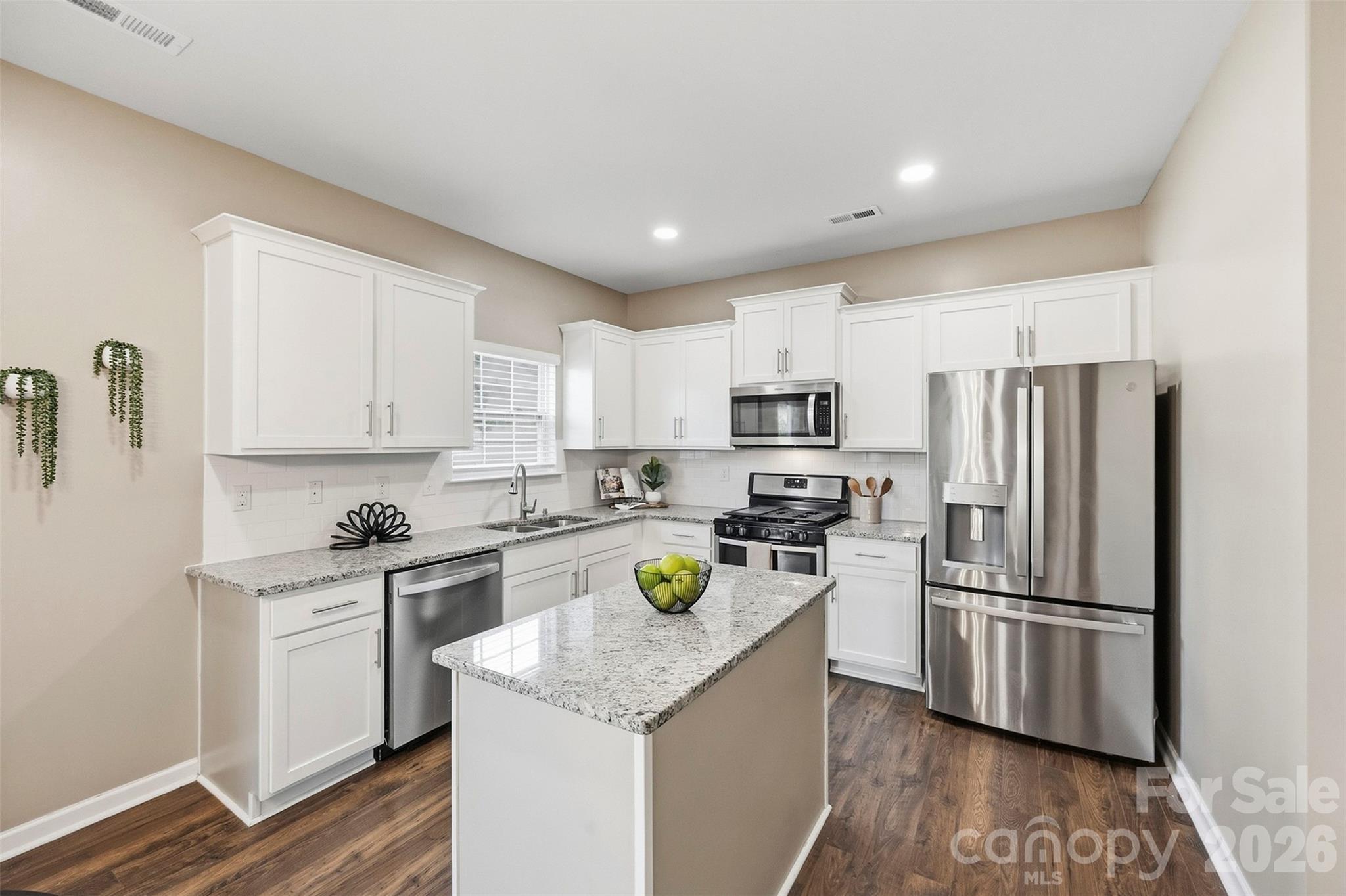Open floor plan kitchen - 7572 Nolen Farm Drive, Gastonia